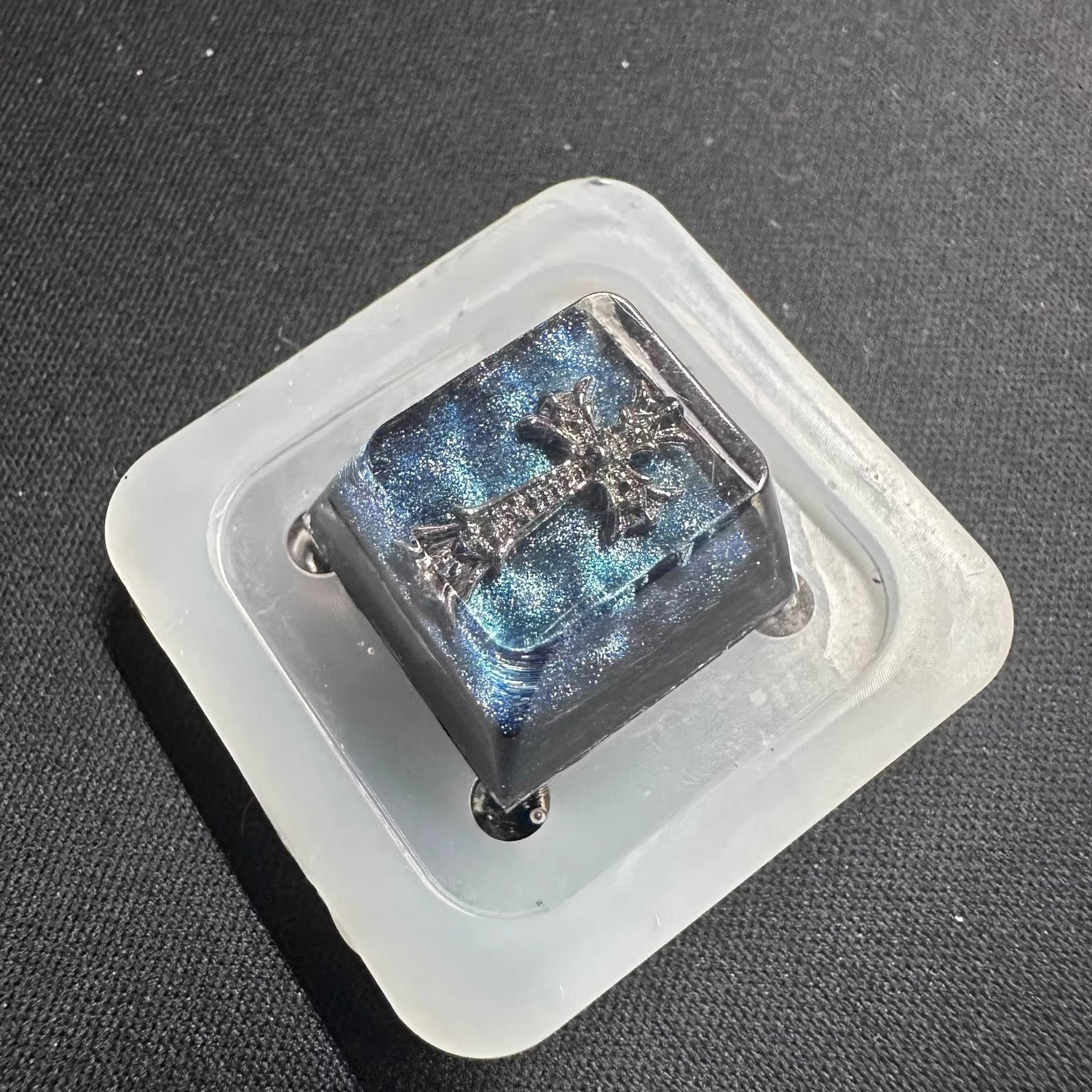 CH, Crystal drops of glue series, trendy fashion items, personalized keycaps, handmade keycaps