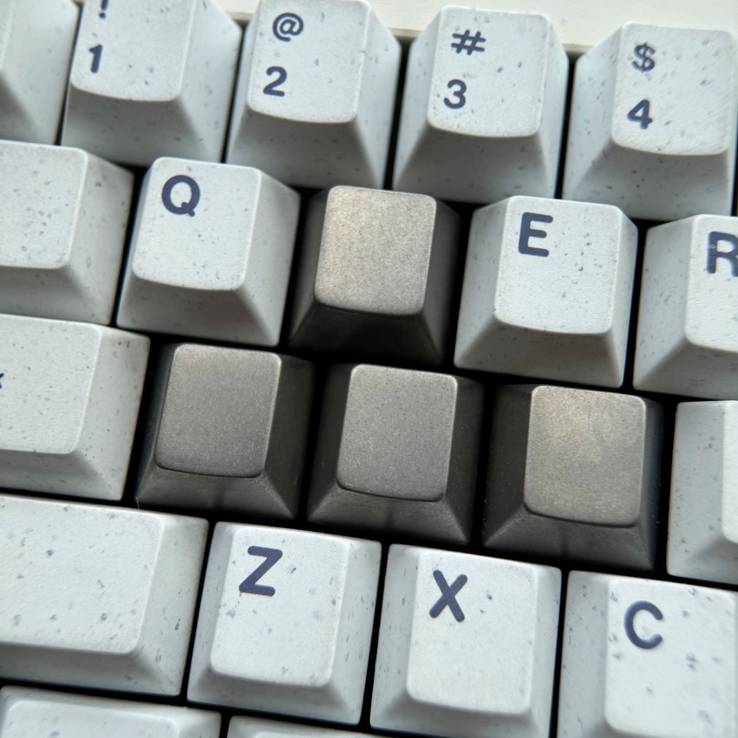 WASD Stone washing process titanium alloy  personalized keycaps, FPS game keys wear-resistant and scratch resistant titanium alloy mechanical keyboard decorative function keycaps