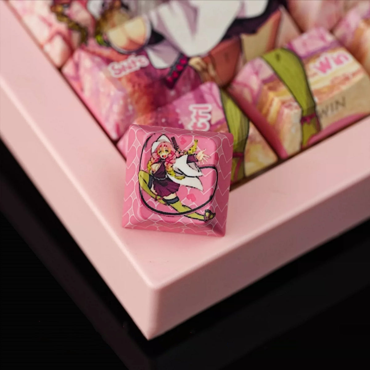 Demon Slayer: Kimetsu No Yaiba, Kanroji Mitsuri Theme PBT material personalized keycaps, mechanical keyboard replacement keycap set, anime and game cultural and creative keycaps set, Compatible with 61/64/68/75/84/87/104 Key Mechanical Keyboard Keycap Set