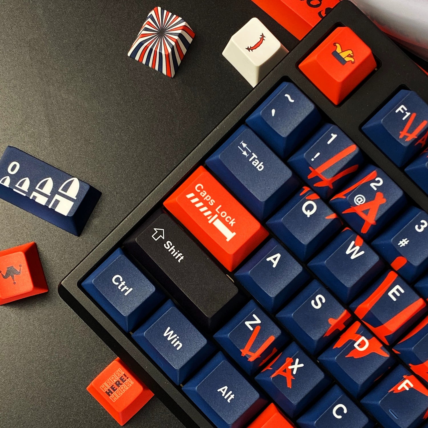 JOKER keycaps DC manga factory height PBT material personalized keycap set, anime and games cultural creative decoration keycap set, compatible with 61/64/68/75/84/87/104 mechanical keyboard