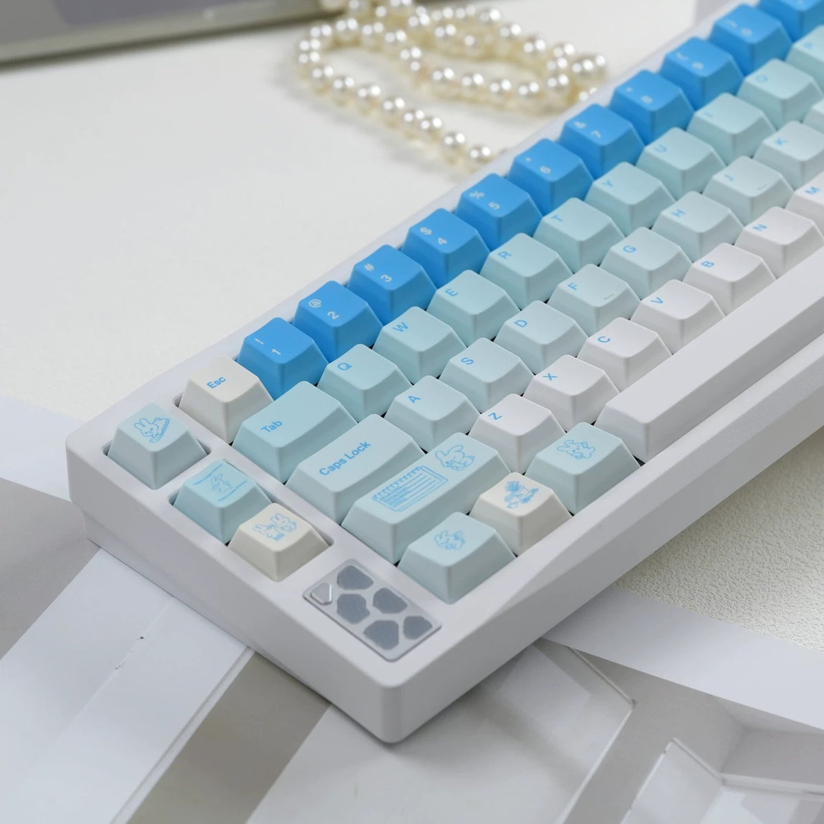 Leisure rabbit themed design mechanical keyboard keycaps in blue and white color scheme, PBT material personalized keycap set, mechanical keyboard replacement decorative keycaps, compatible with 61/64/68/75/84/87/104 key mechanical keyboard