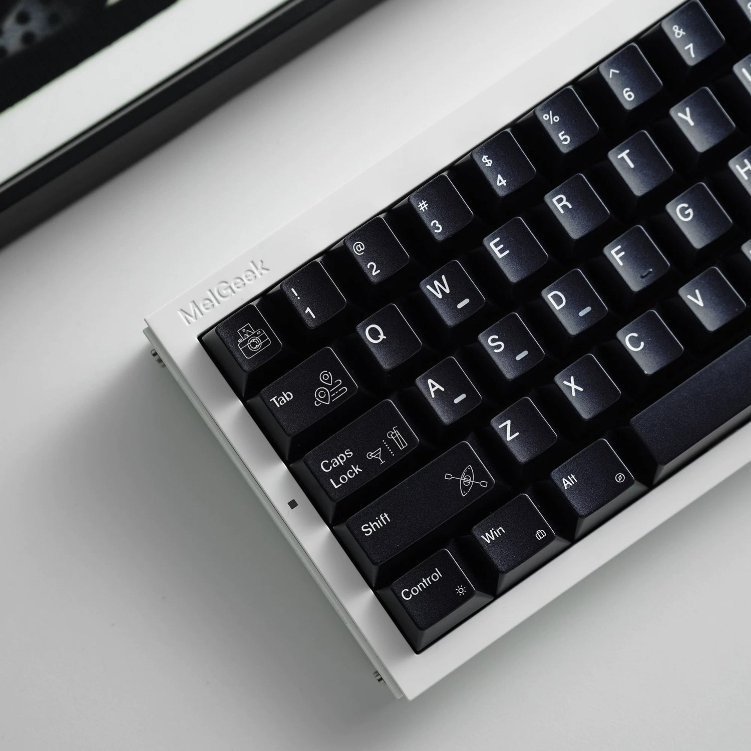 Black/White Holiday Pearl Paint Mechanical Keyboard Keycaps Minimalist Style Decorative Keycaps, PBT Heat Sublimation Original Factory Height, Personalized Keyboard Keycap Set