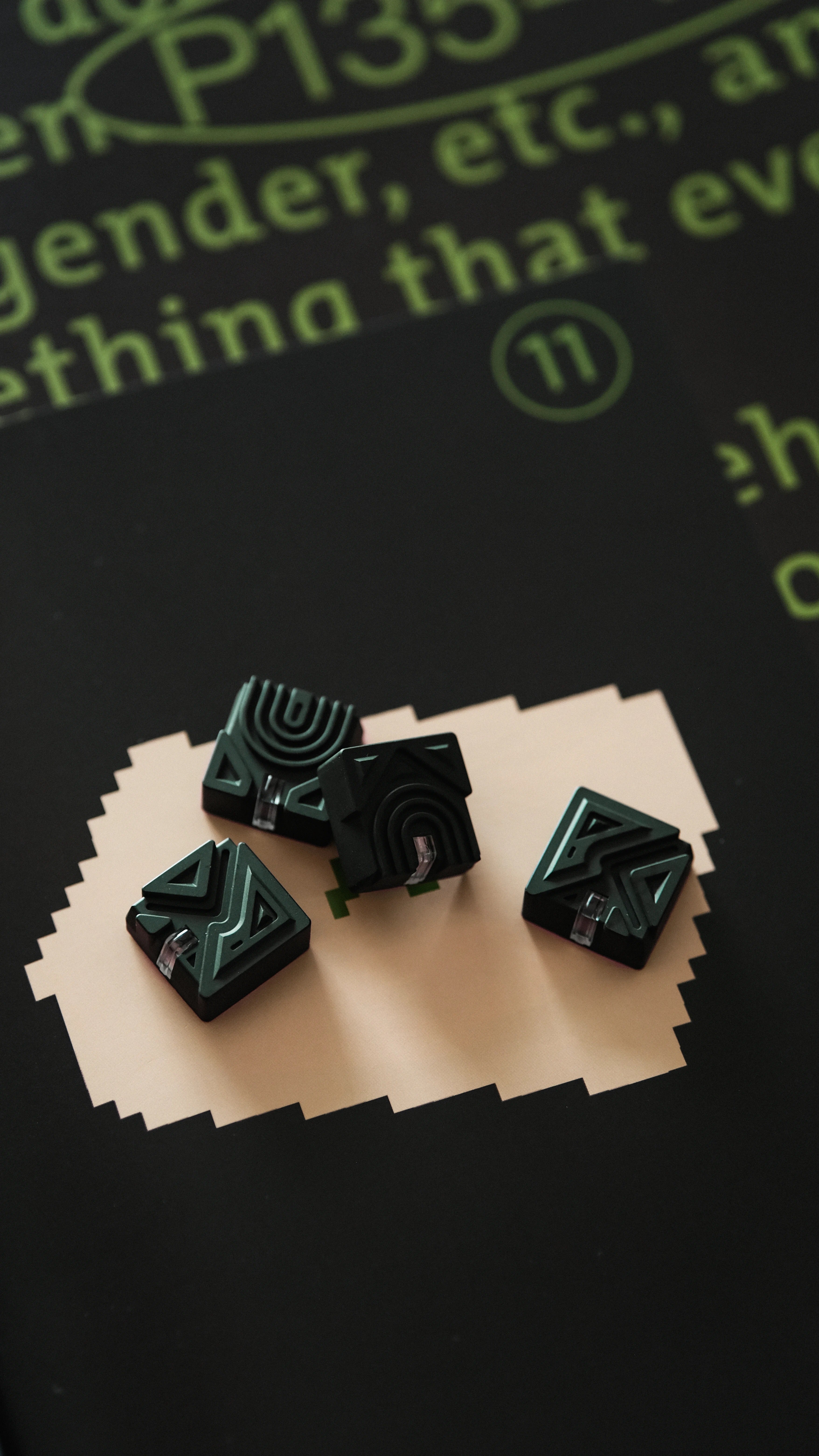 Misalignment design, directional key set, translucent effect, minimalist resin+metal powder material personalized keycaps, mechanical keyboard decorative keycaps