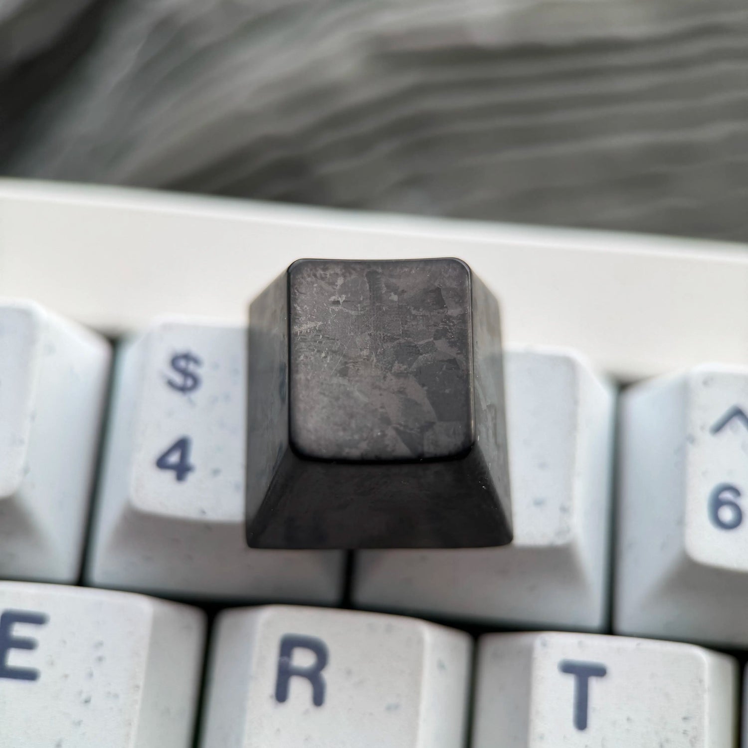 Black titanium alloy ice crystal patterned personalized keycap, titanium alloy simple metal decorative keycap basic version