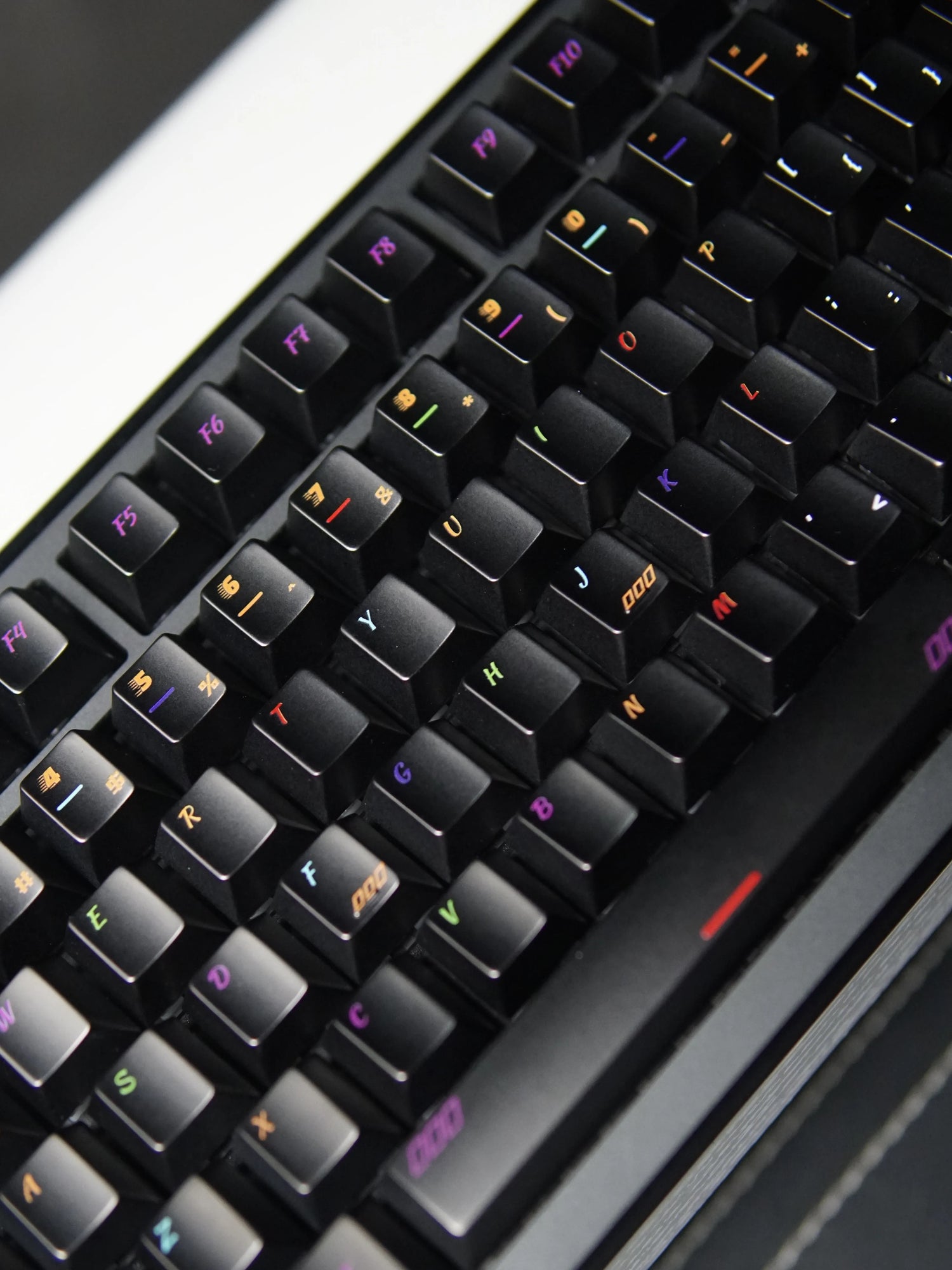 Metal keycap set, black set, colored characters, zinc alloy corrosion-resistant coating, personalized keycap, simple replacement keycap set, metal wear-resistant and non corrosive