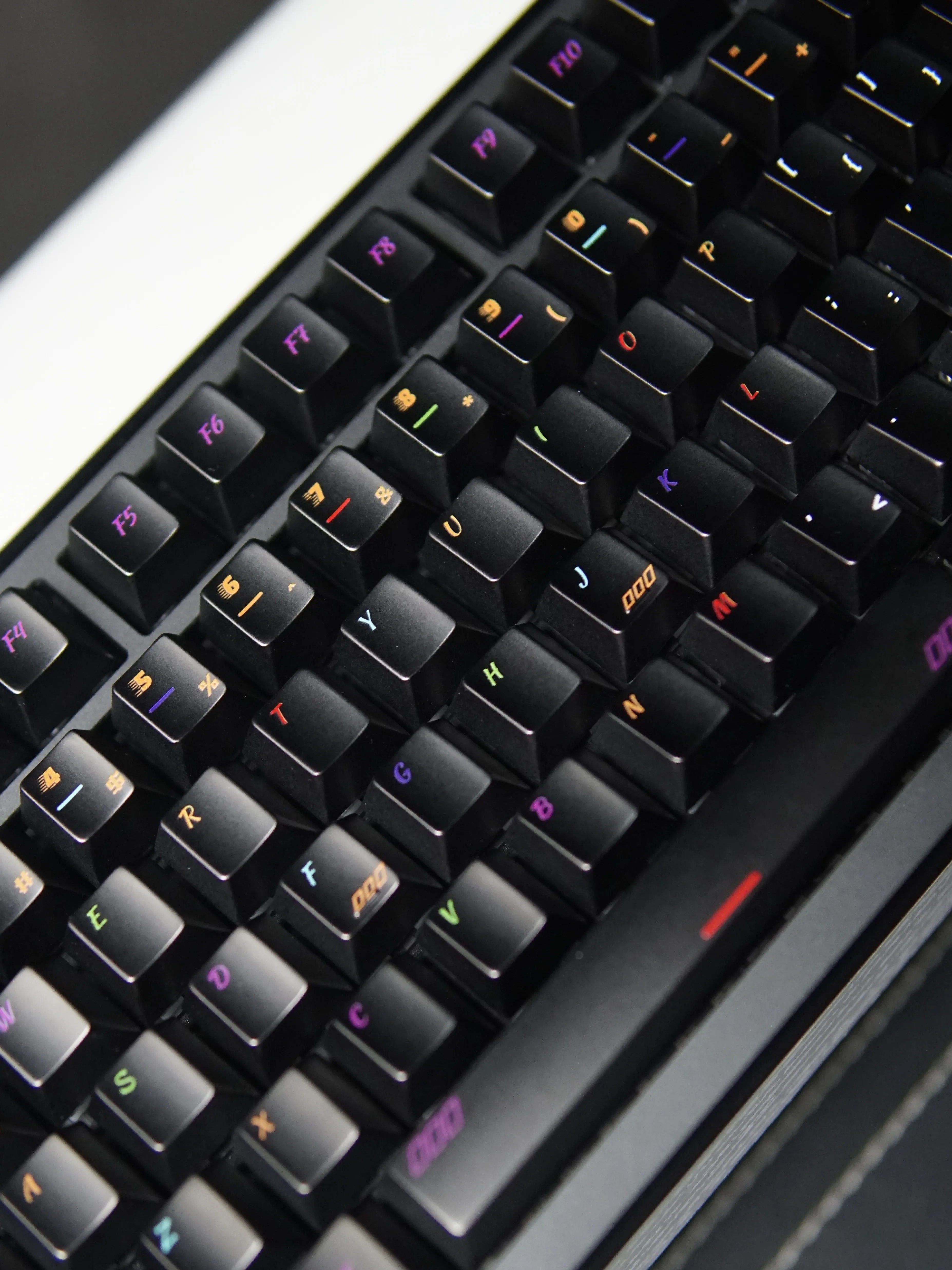 Metal keycap set, black set, colored characters, zinc alloy corrosion-resistant coating, personalized keycap, simple replacement keycap set, metal wear-resistant and non corrosive