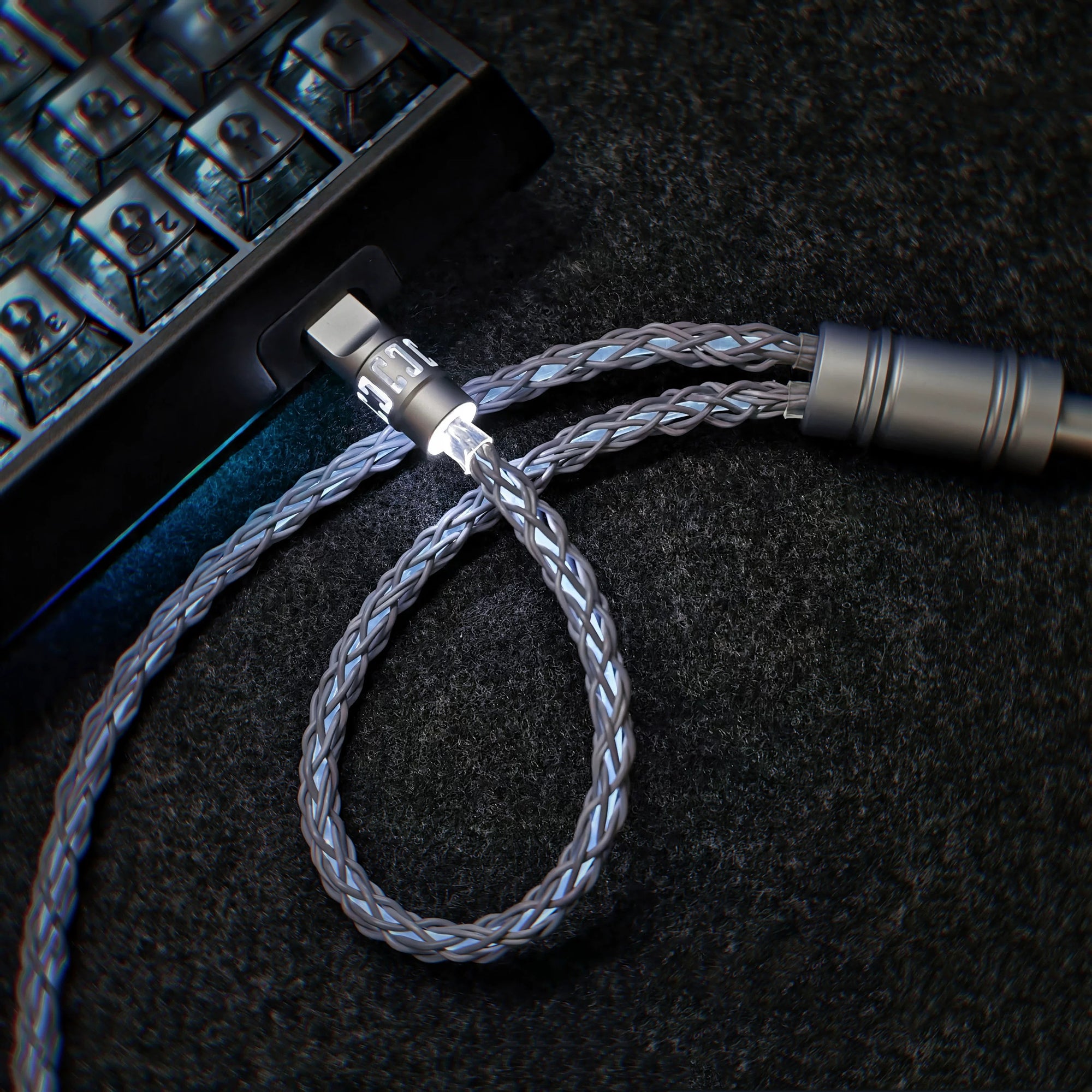 Customized manual data cable for mechanical keyboard, split into two e-sports aviation plug cables, dual 8K luminous data cables, magnetic axis mechanical keyboard