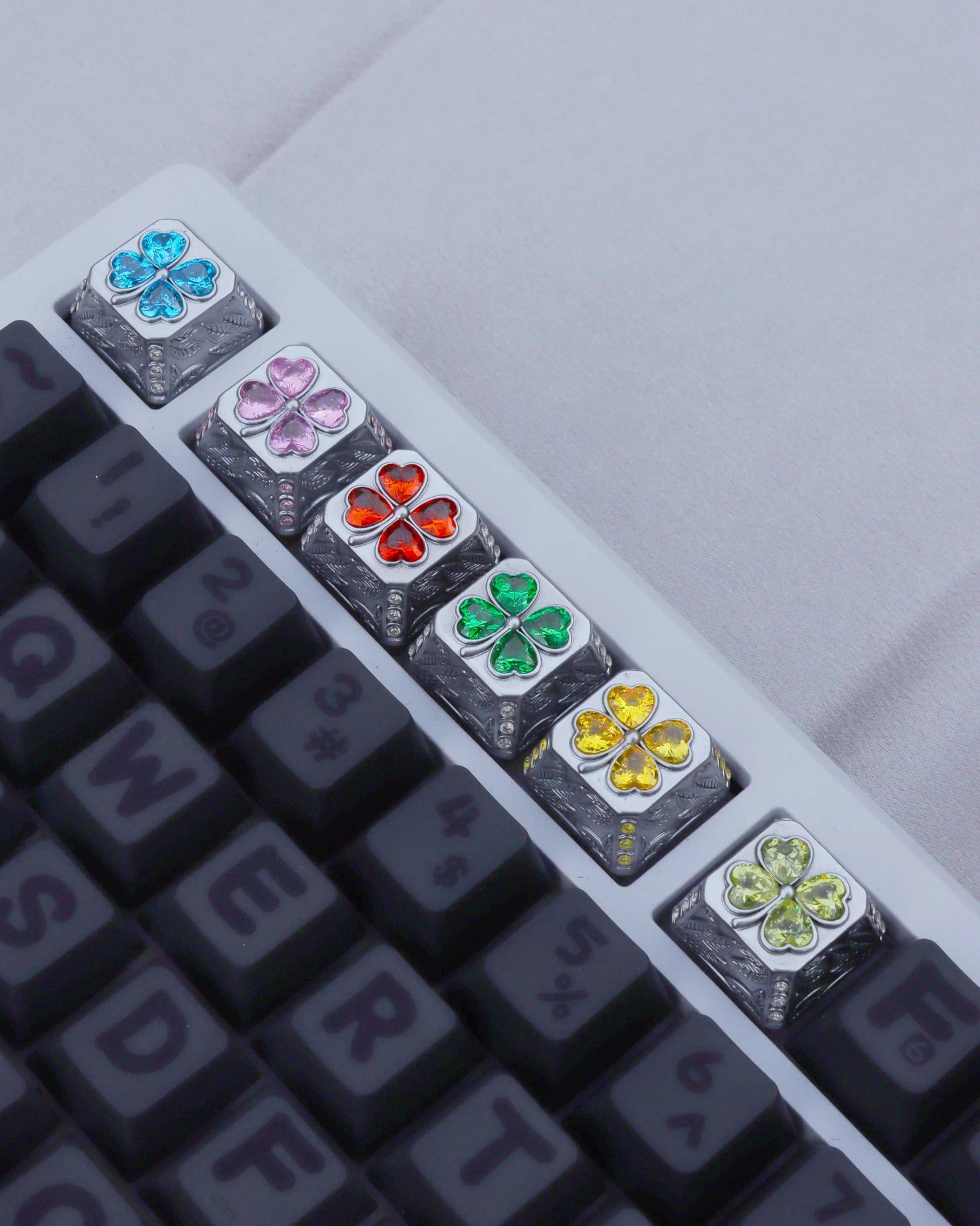 Lucky Four Leaves Clover, metal gemstone combined with personalized keycaps, lucky item mechanical keyboard decorative keycaps.