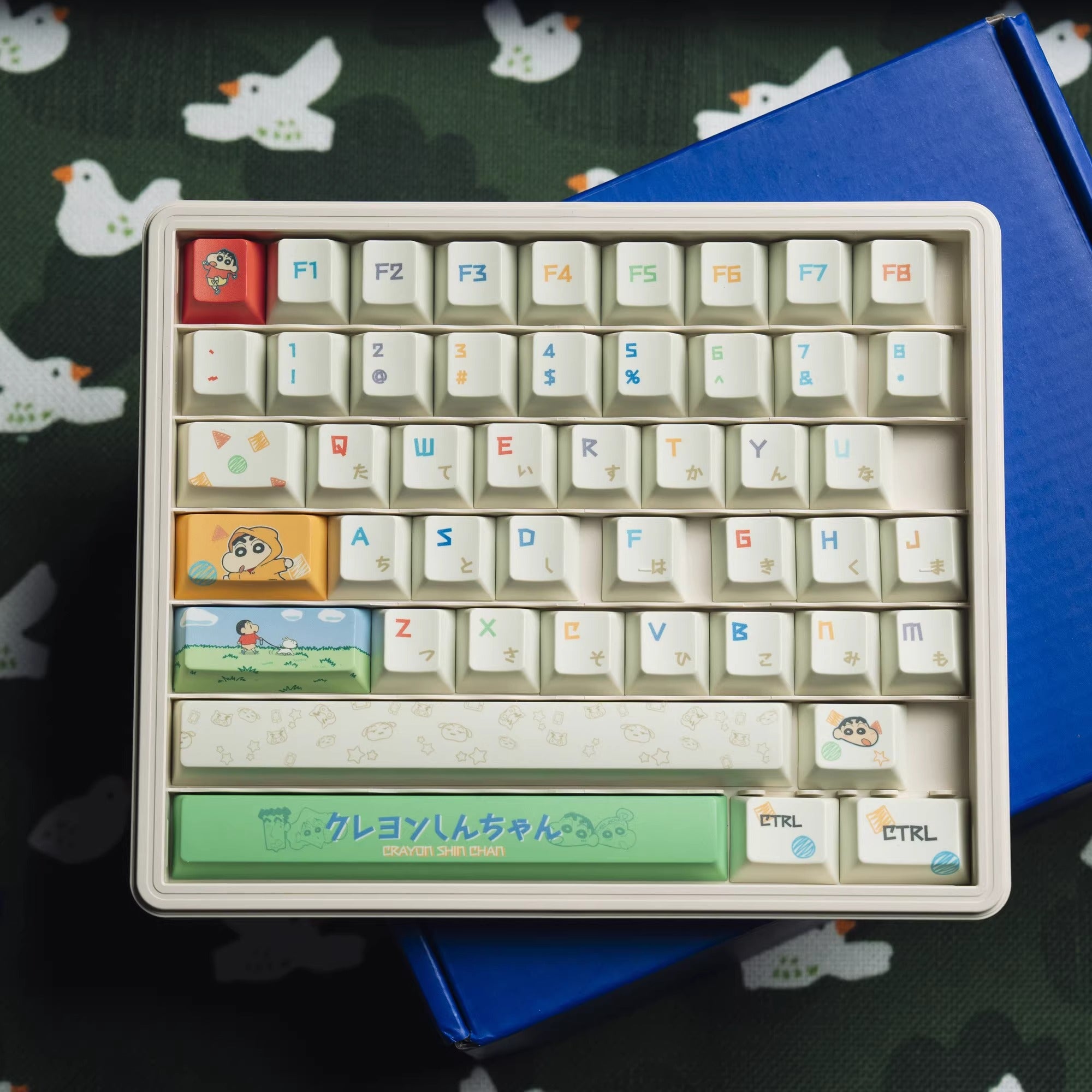 Crayon Shin chan themed personalized keycap set, made of PBT material, original high PBT full five sided heat sublimation cartoon keycap