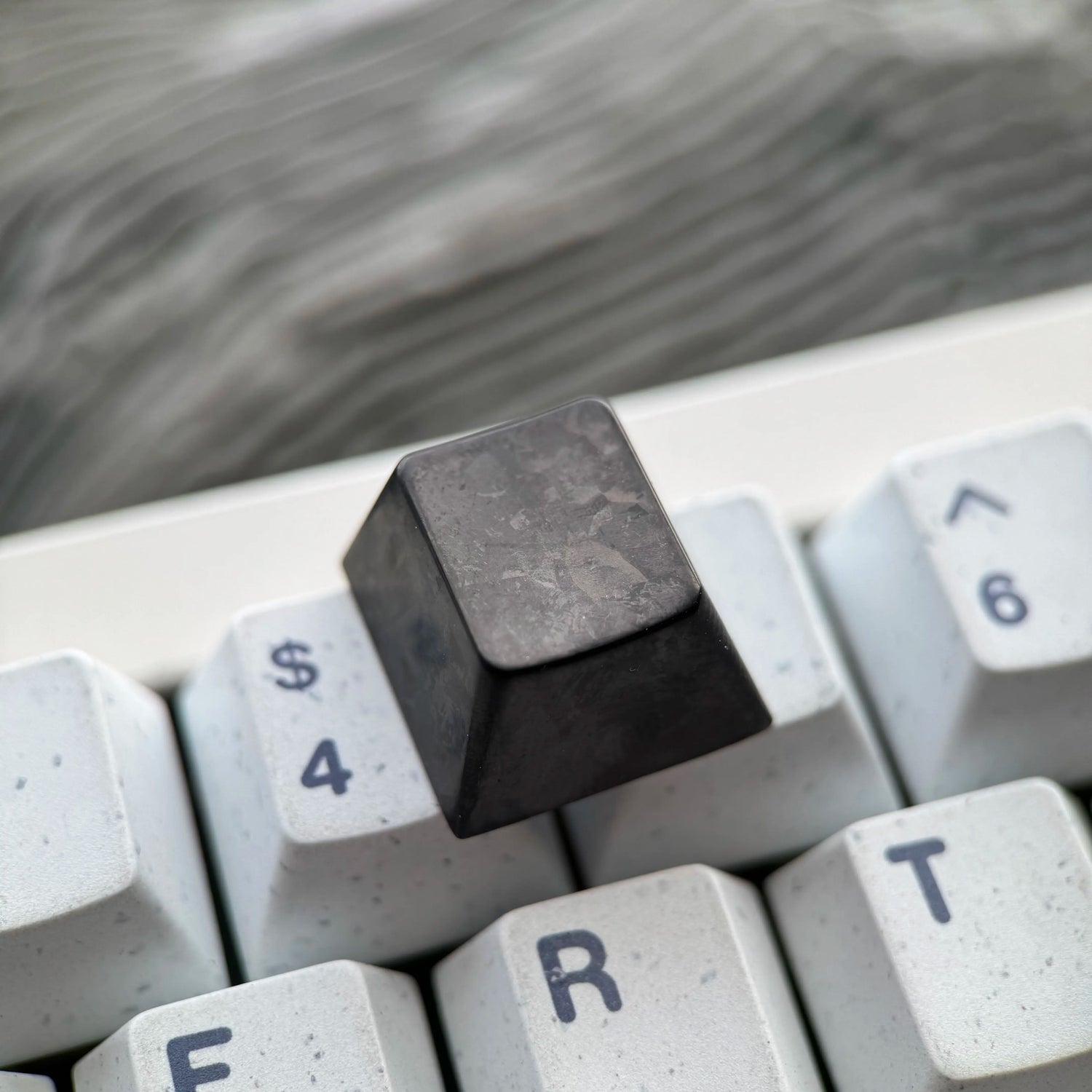 Black titanium alloy ice crystal patterned personalized keycap, titanium alloy simple metal decorative keycap basic version