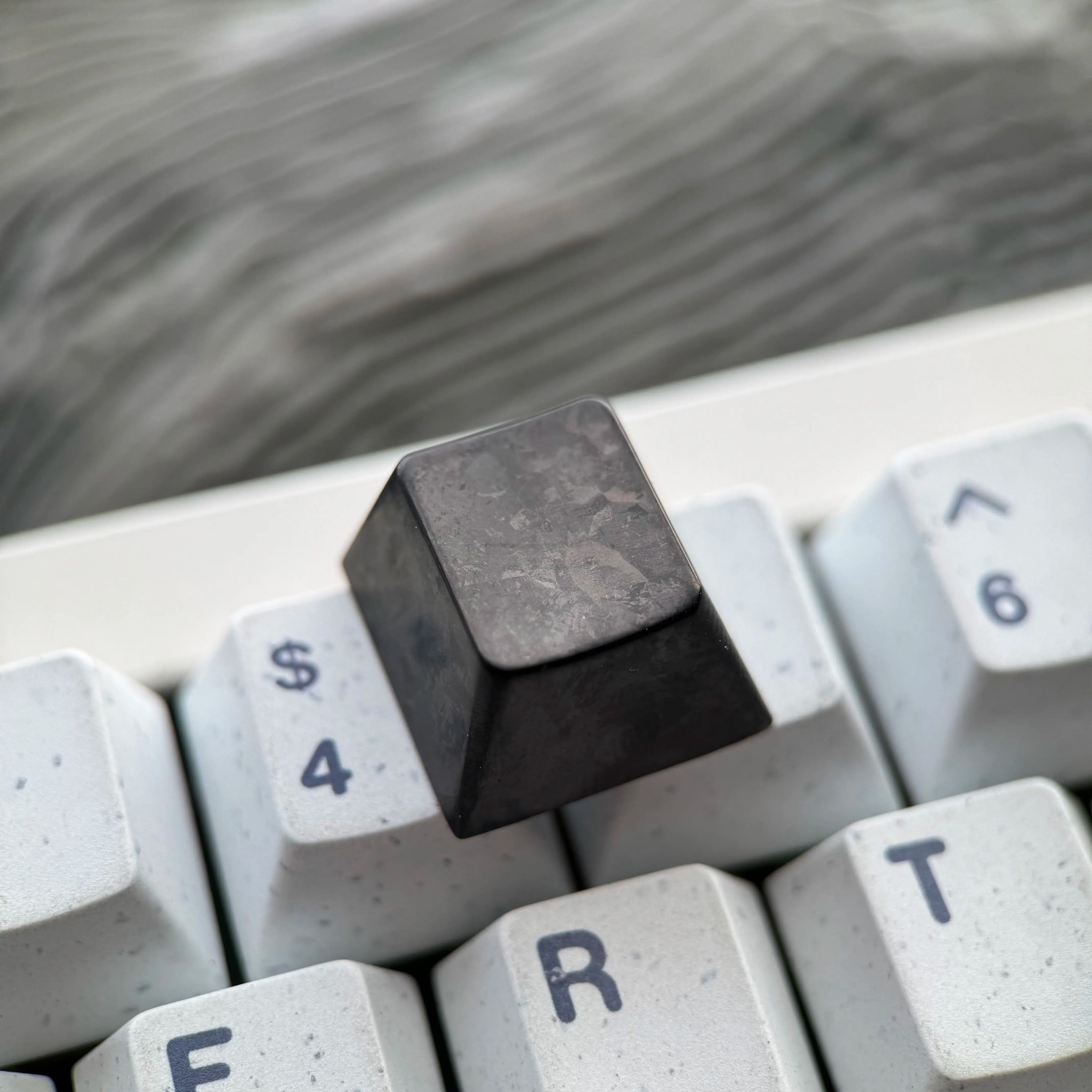 Black titanium alloy ice crystal patterned personalized keycap, titanium alloy simple metal decorative keycap basic version