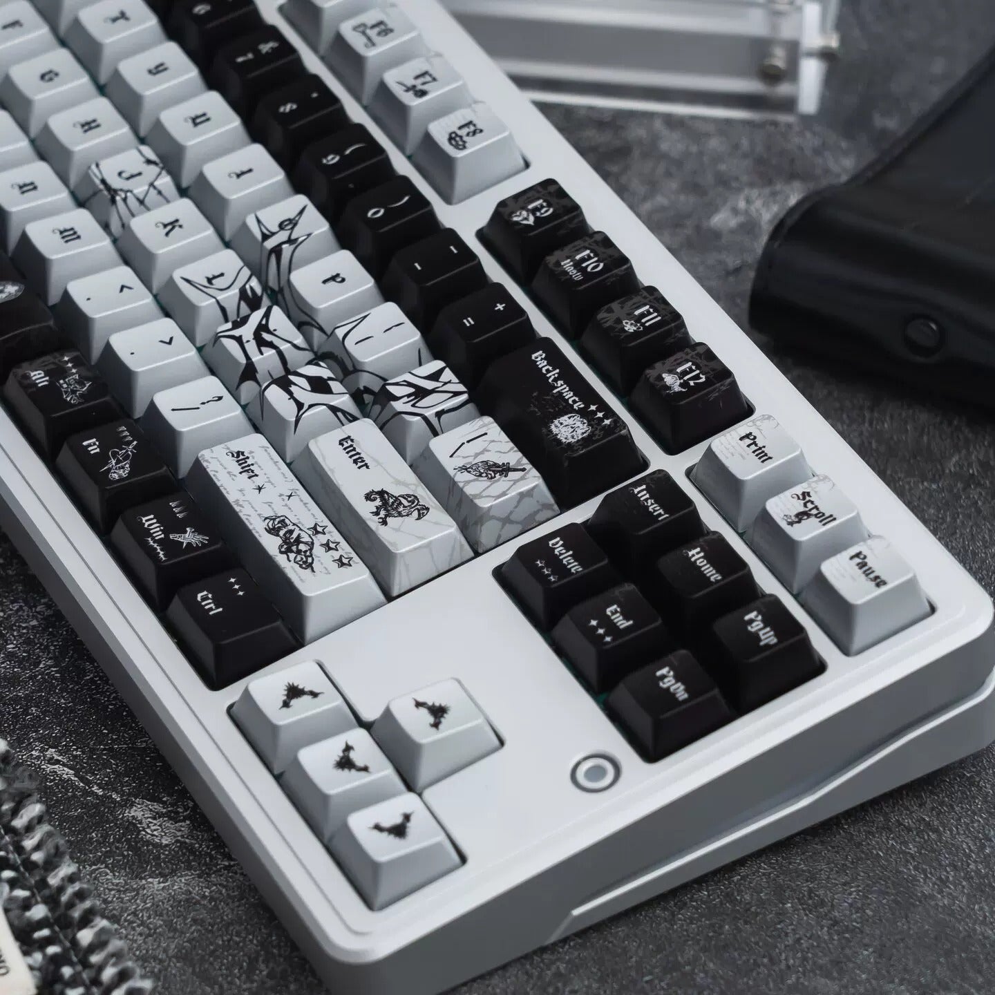 Dark Night Thorn Metal Paint Mechanical Keyboard Keycaps PBT Original Factory Height, PBT material personalized keycaps, mechanical keyboard replacement keycap set, Compatible with 61/64/68/75/84/87/104 Key Mechanical Keyboard Keycap Set