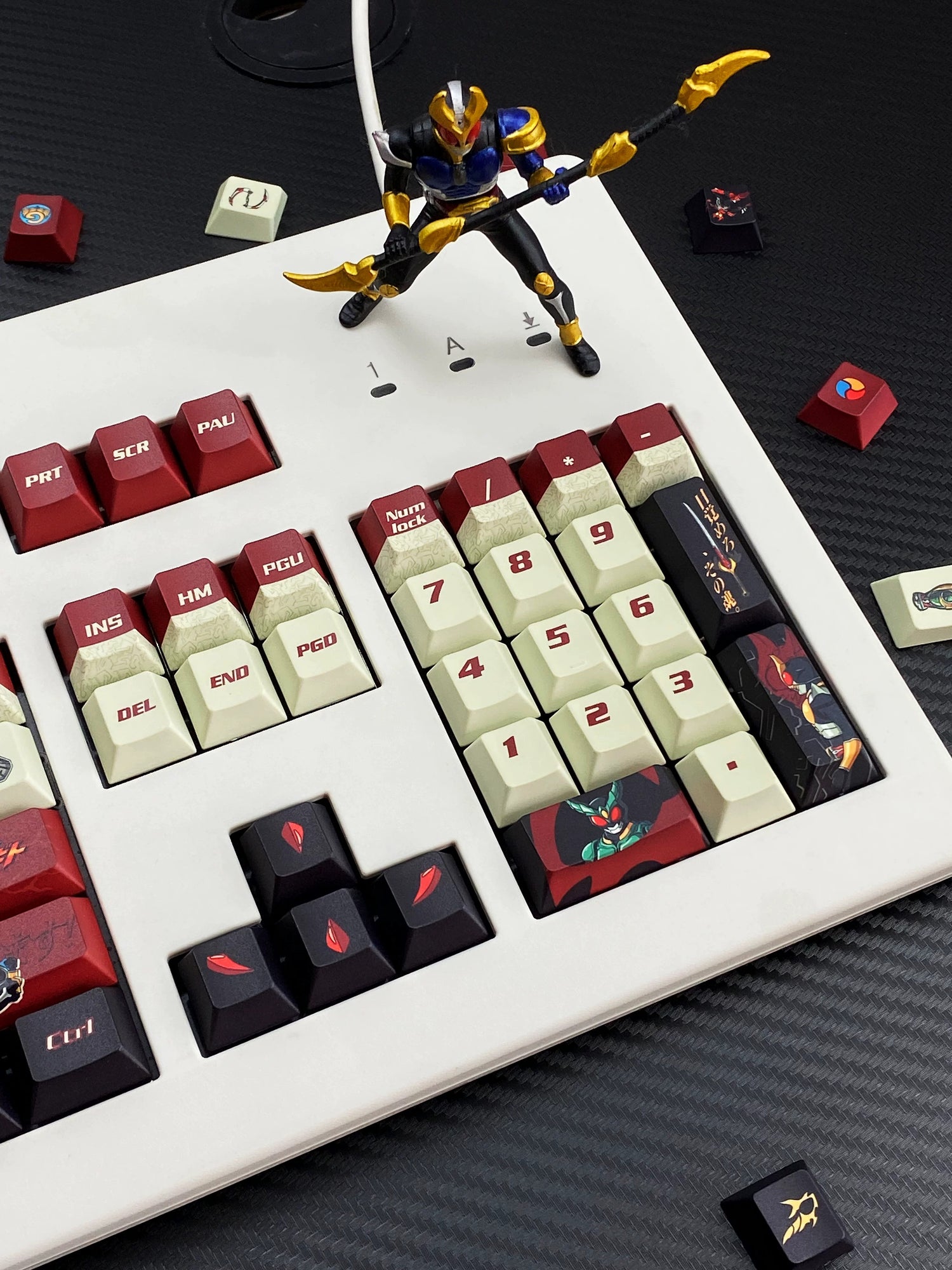 Masked Rider Agito Theme Design Set Keycaps, PBT Material Original Factory Highly Personalized Keycap Set, Anime Game Theme Keycaps, Suitable for 61/64/68/75/84/87/104 Key Mechanical Keyboard