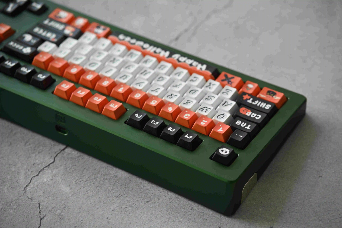 Halloween party theme, PBT material, sublimation, cartoon and funny Personalized keycap set, original factory height mechanical keyboard decorative keycap set，anime keycap set suitable for 61/64/68/75/84/87/104 Key Mechanical Keyboard