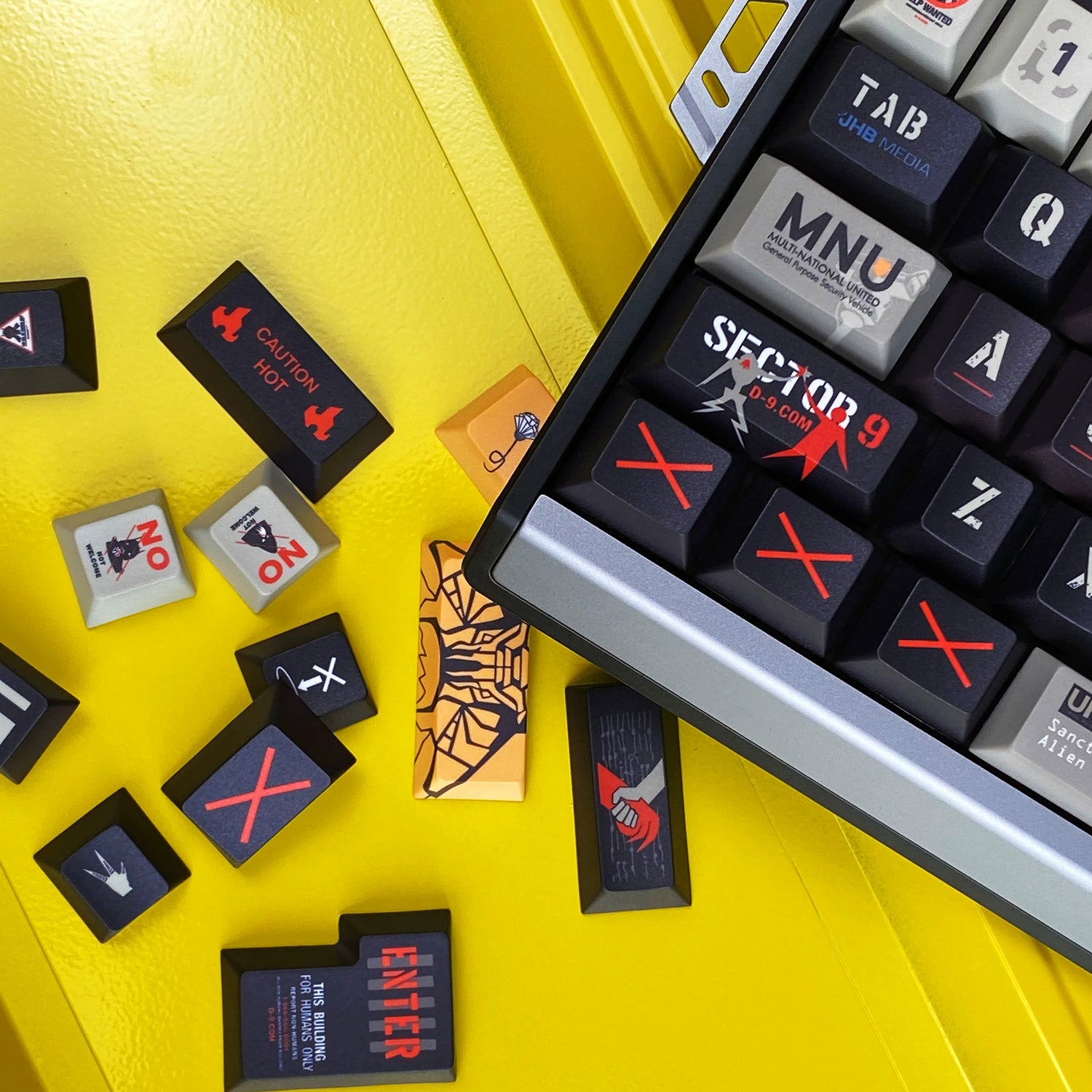 District 9, PBT material personalized keycap set, anime， movie keycap culture peripheral mechanical keyboard decoration keycaps， Compatible with 61/64/68/75/84/87/104 key mechanical keyboard keycap set