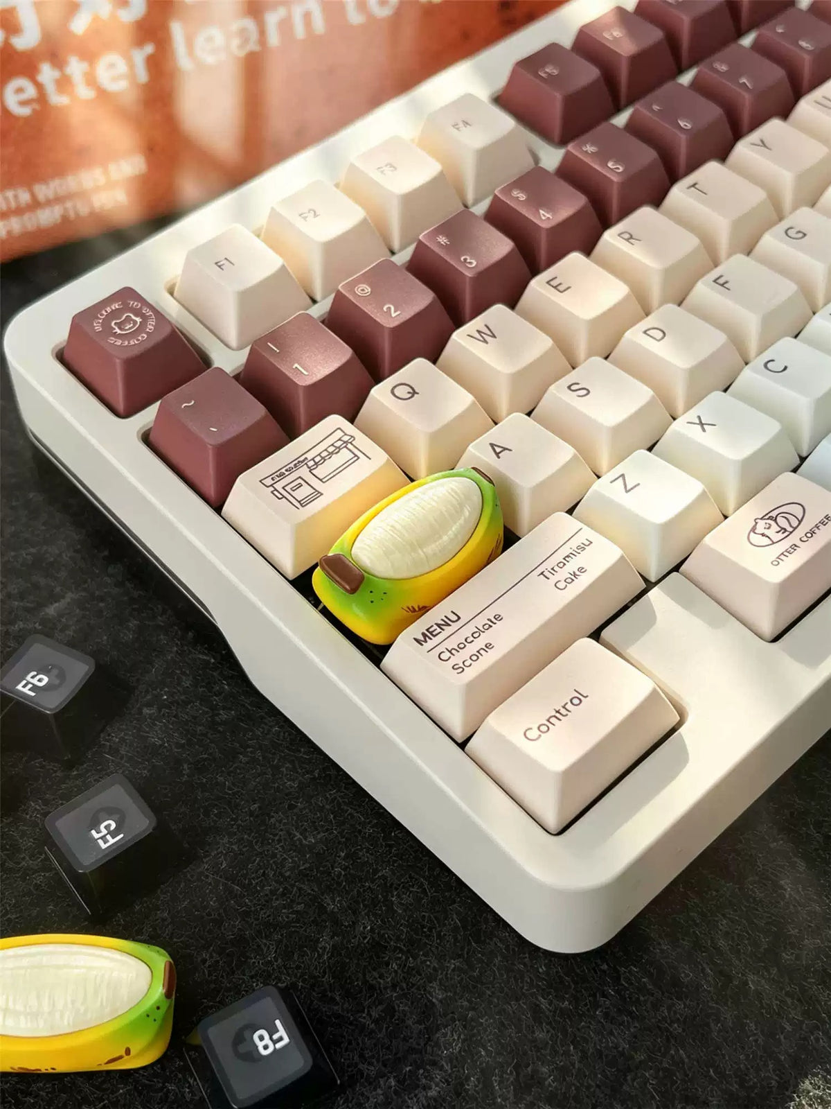 Banana shaped resin personalized keycaps, fruit keycaps, trendy cultural and creative keycaps, mechanical keyboard backspace/enter/caps replacement keycaps, decorative keycaps