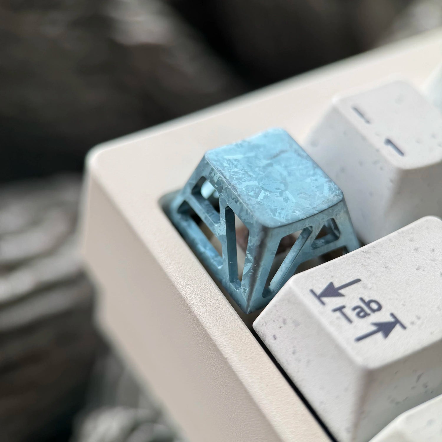 Lightweight hollow design titanium alloy personalized keycap, minimalist style keycap, titanium alloy ice crystal pattern mechanical keyboard replacement keycap R4 height
