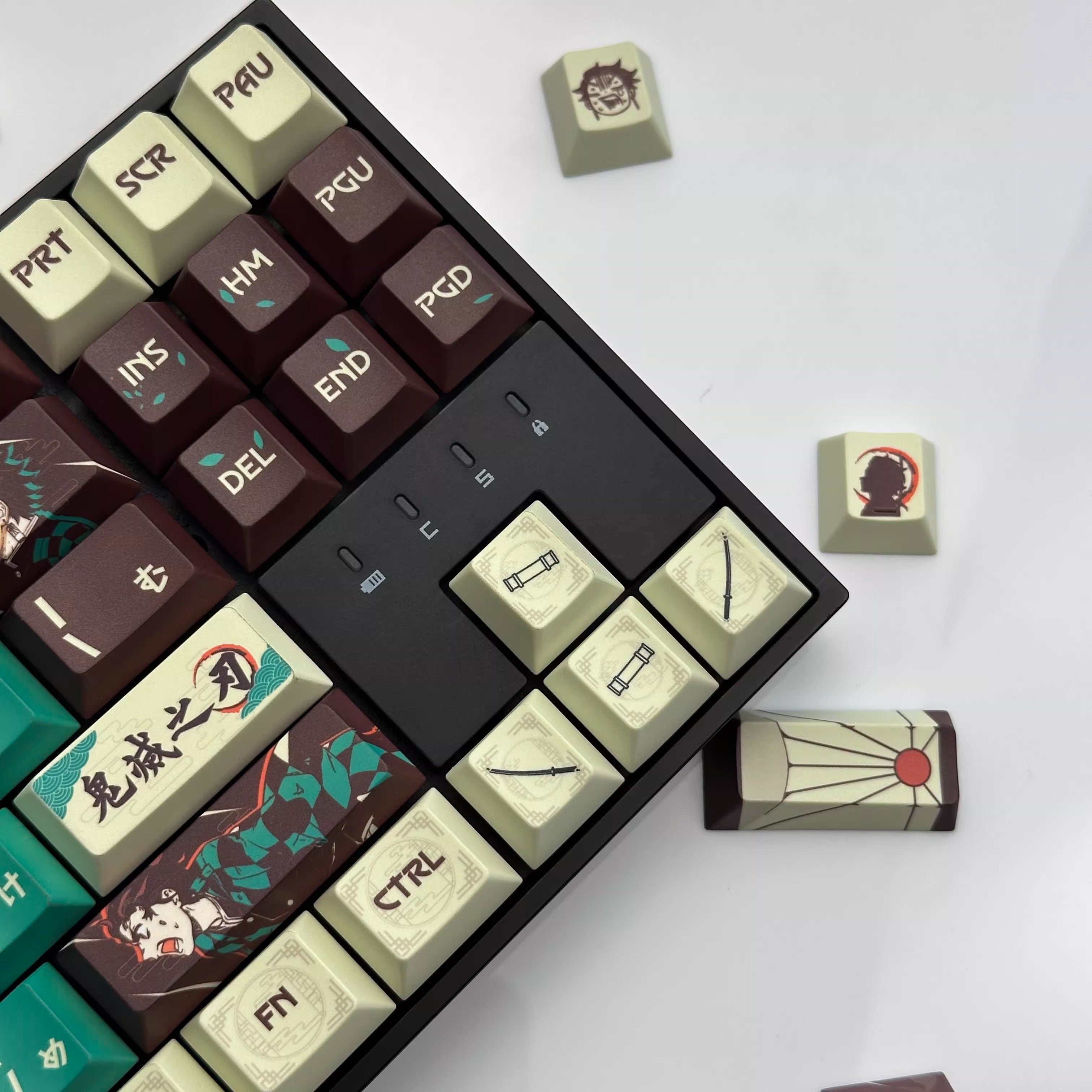 Demon Slayer: Kimetsu no Yaiba series, Kamado Tanjiro theme, PBT material anime keycap set, mechanical keyboard personalized keycap set suitable for 61/64/68/75/84/87/104 mechanical keyboards