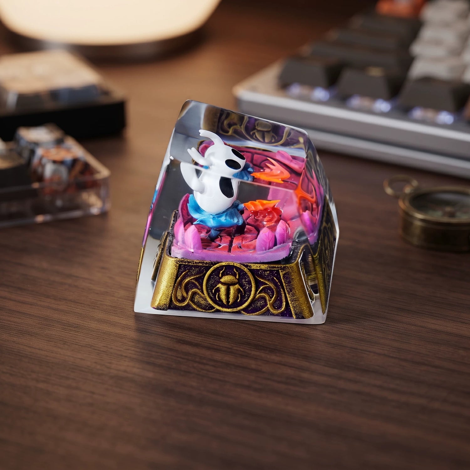 Hollow Knight, Dark Gold Base Style coating and sealing design, Crystal Resin Personalized Keycaps, Anime Game Culture Creative Resin Keycaps, Mechanical Keyboard Art Decorative Keycaps