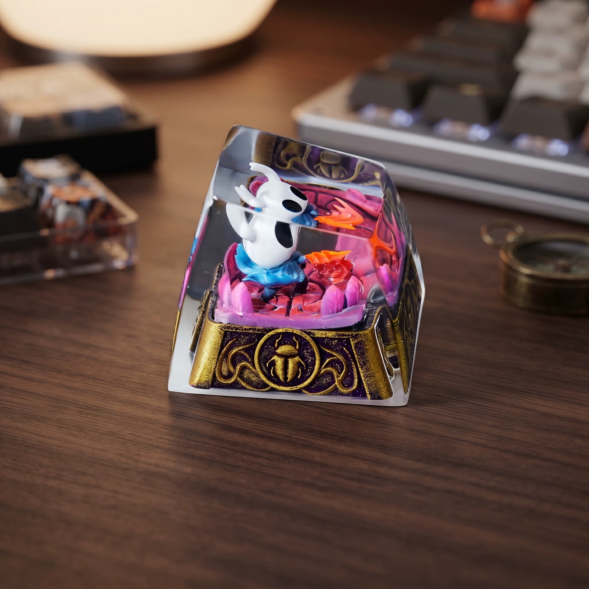 Hollow Knight, Dark Gold Base Style coating and sealing design, Crystal Resin Personalized Keycaps, Anime Game Culture Creative Resin Keycaps, Mechanical Keyboard Art Decorative Keycaps