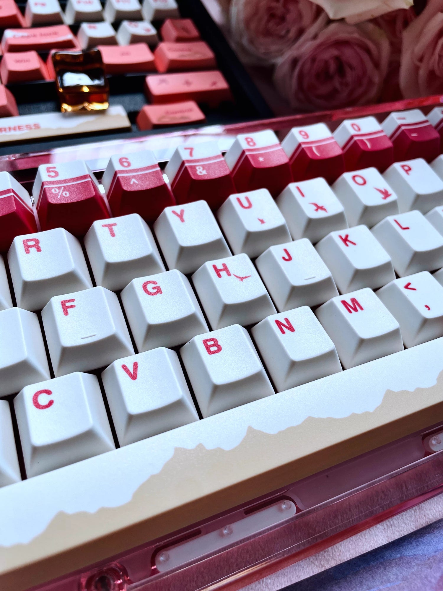 Personalized keycap set with Twilight Wilderness theme, featuring a red main tone and original high PBT material for personalized customization of mechanical keyboard keycaps