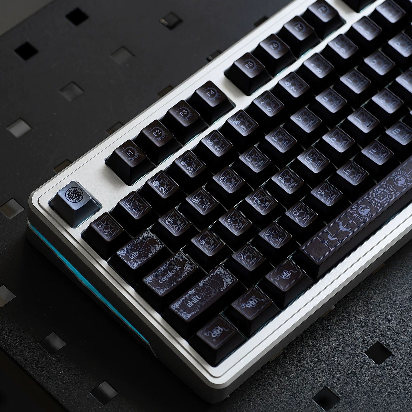 Original design set of dynamic snake theme keycaps, made of PBT material, highly personalized keycap set from the original factory, suitable for 61/64/68/75/84/87/104 key mechanical keyboards in anime and games