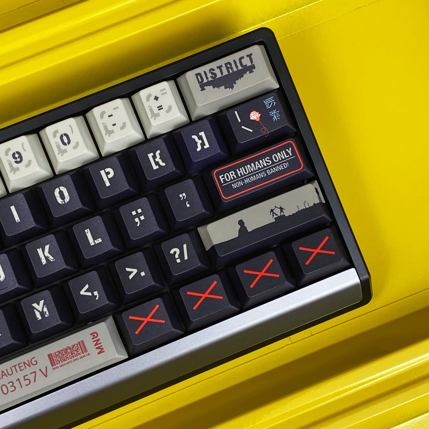 District 9, PBT material personalized keycap set, anime， movie keycap culture peripheral mechanical keyboard decoration keycaps， Compatible with 61/64/68/75/84/87/104 key mechanical keyboard keycap set