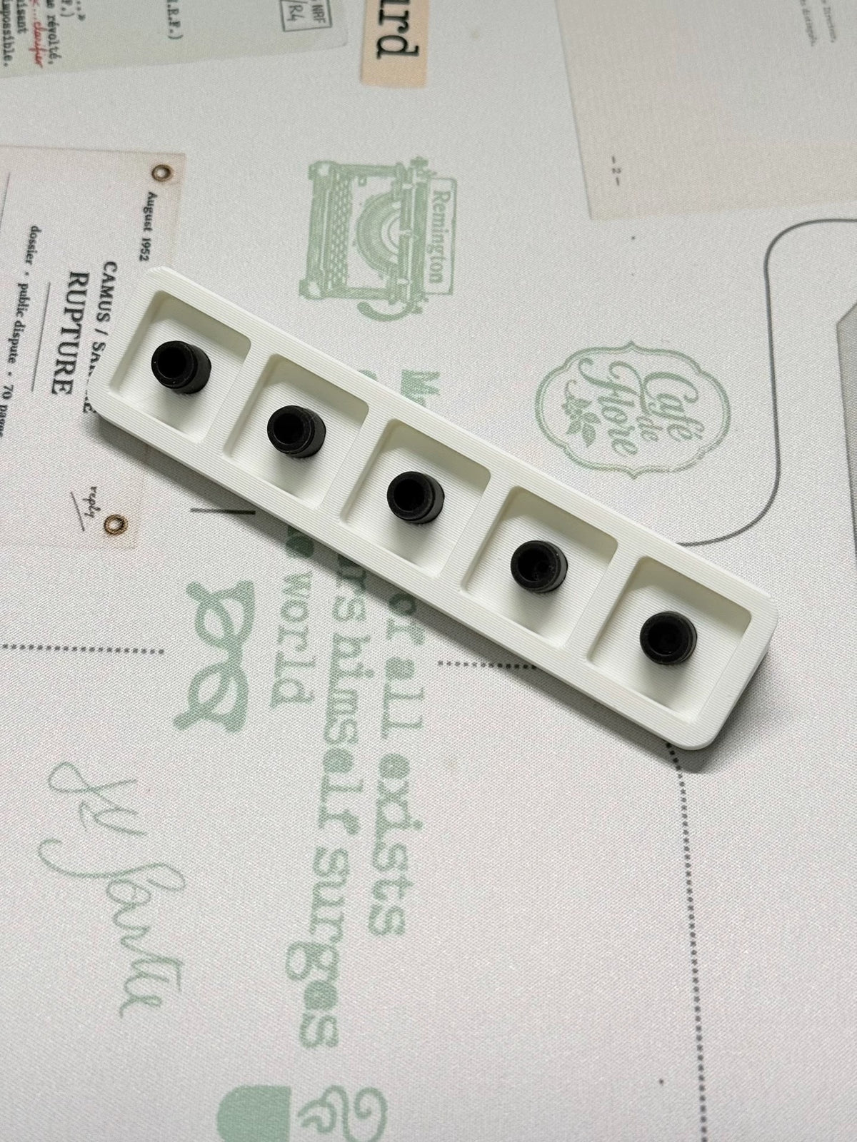 personalized keycap display rack, Multiple display boxes made of resin material in a row, customized keycap decoration keycap storage