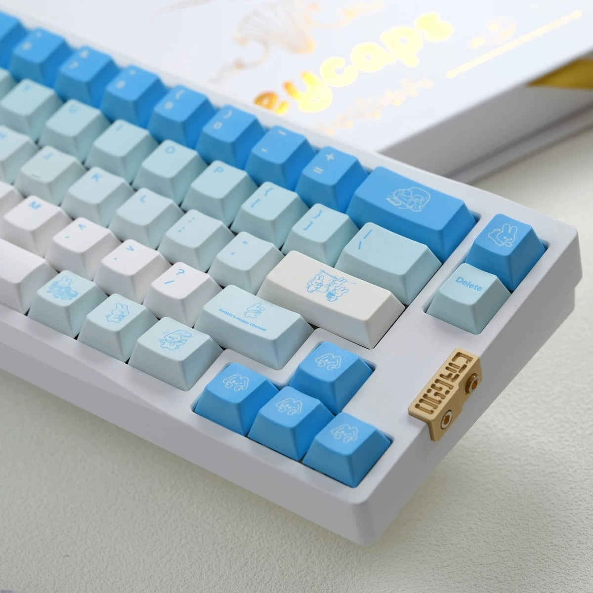 Leisure rabbit themed design mechanical keyboard keycaps in blue and white color scheme, PBT material personalized keycap set, mechanical keyboard replacement decorative keycaps, compatible with 61/64/68/75/84/87/104 key mechanical keyboard
