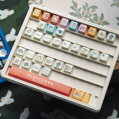 Crayon Shin chan themed personalized keycap set, made of PBT material, original high PBT full five sided heat sublimation cartoon keycap
