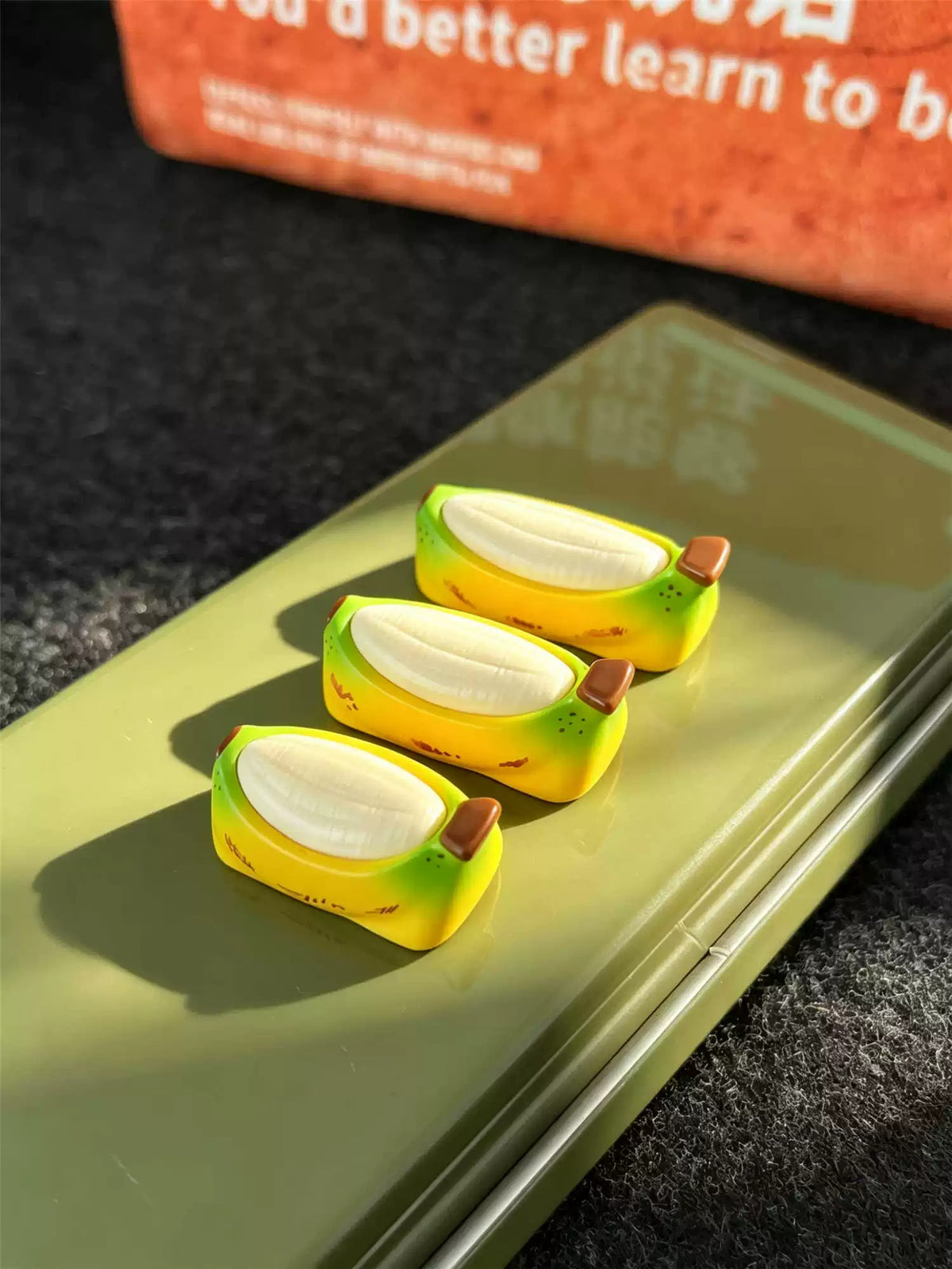 Banana shaped resin personalized keycaps, fruit keycaps, trendy cultural and creative keycaps, mechanical keyboard backspace/enter/caps replacement keycaps, decorative keycaps