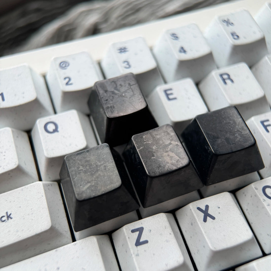 Black titanium alloy ice crystal patterned personalized keycap, titanium alloy simple metal decorative keycap basic version