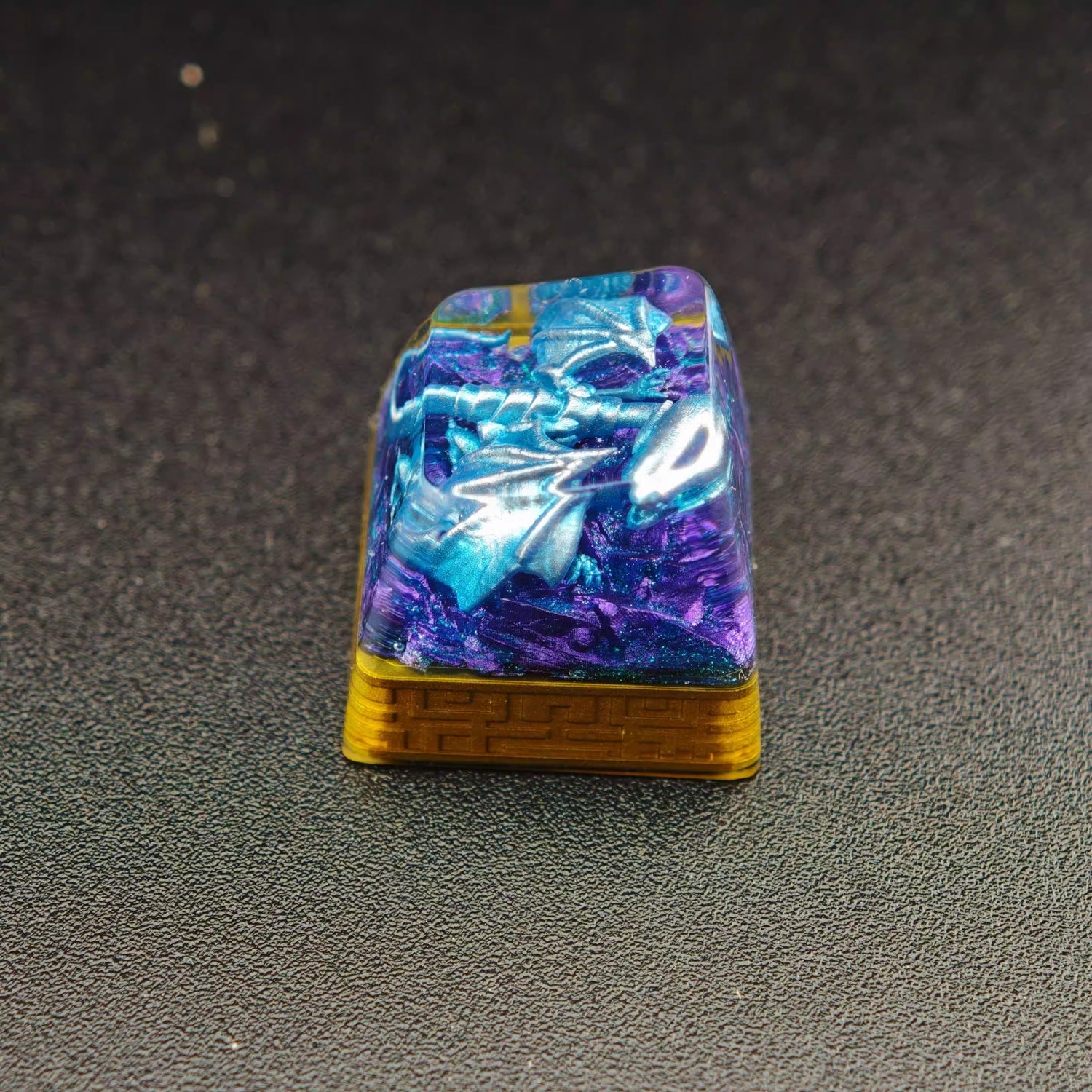 Duel Monsters，Yu-Gi-Oh！ Trading CARD GAME, Blue Eyes White Dragon crystal resin personalized keycaps, anime and game creative peripheral keycaps