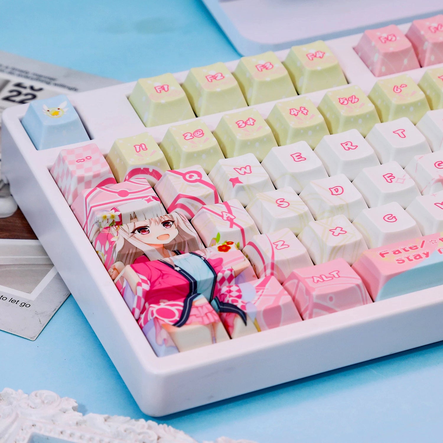 Fate/kaleid liner series, Illyasviel von Einzbern theme, PBT material personalized keycap set, anime keycap culture peripheral mechanical keyboard decoration keycaps， Compatible with 61/64/68/75/84/87/104 key mechanical keyboard keycap set