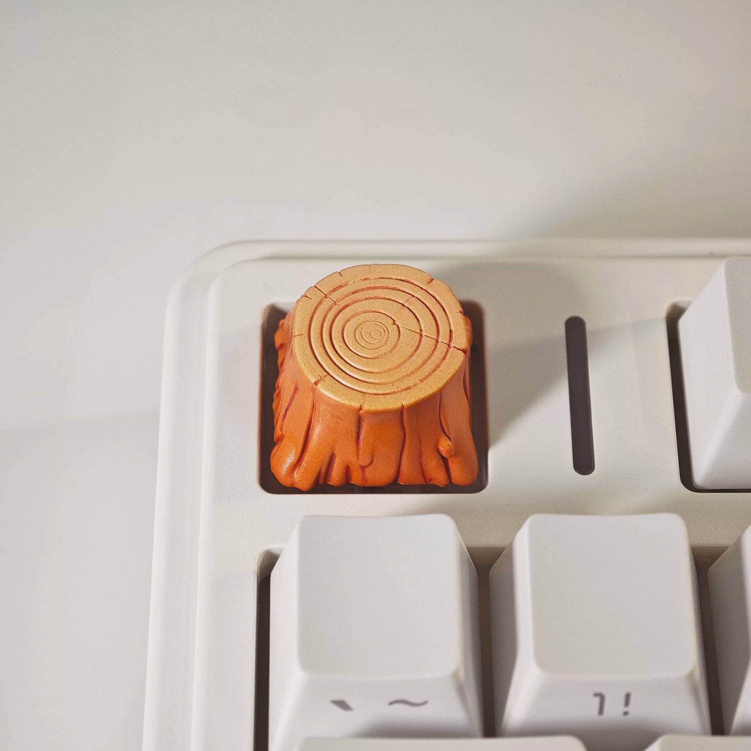 Cartoon tree stump resin coated personalized keycaps, comic style artisankeycaps, mechanical keyboard decorative keycaps