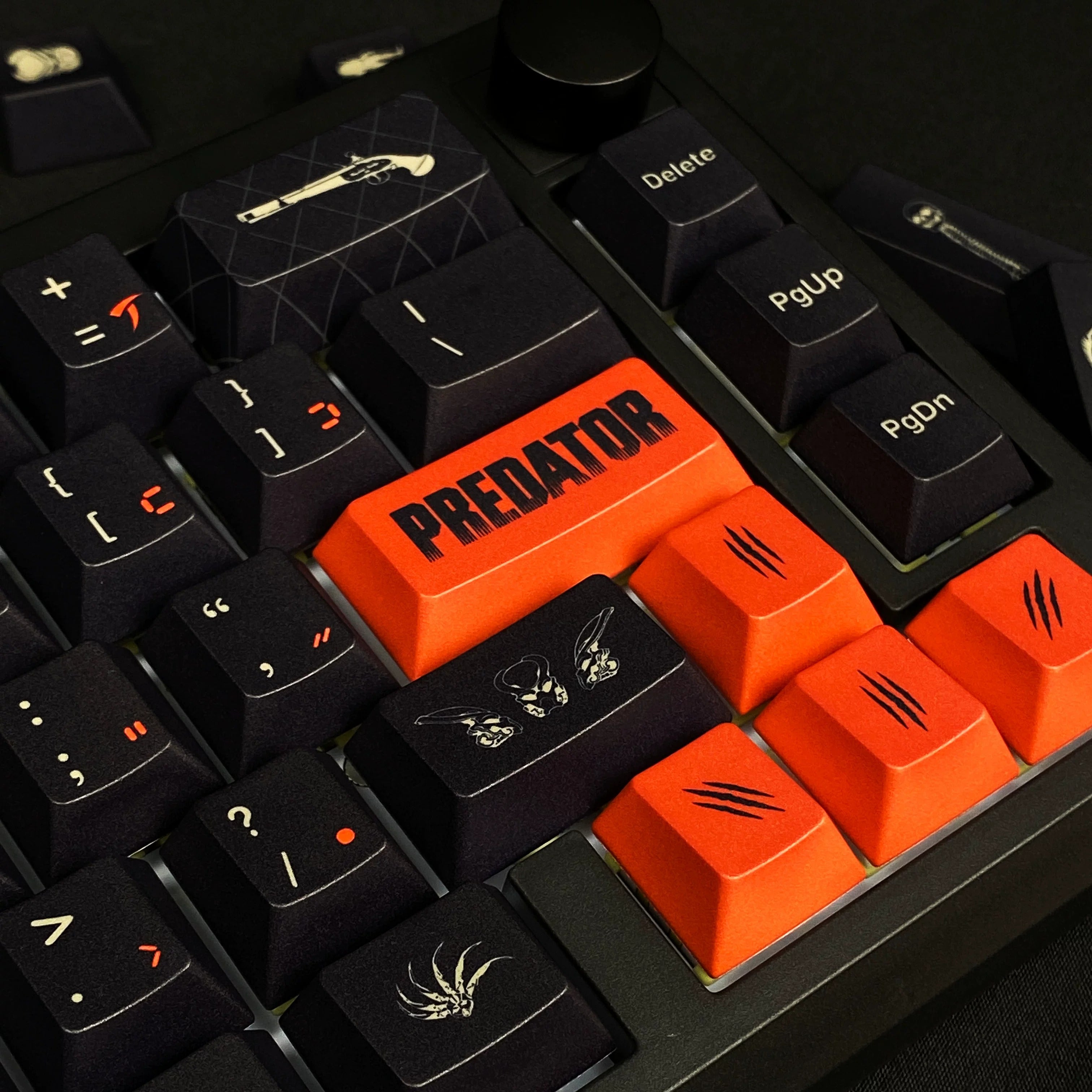 The Predator theme design replaces keycaps, PBT material material personalized keycap set, Anime movie keycap set, compatible with 61/64/68/75/84/87/104 mechanical keyboard replacement keycap