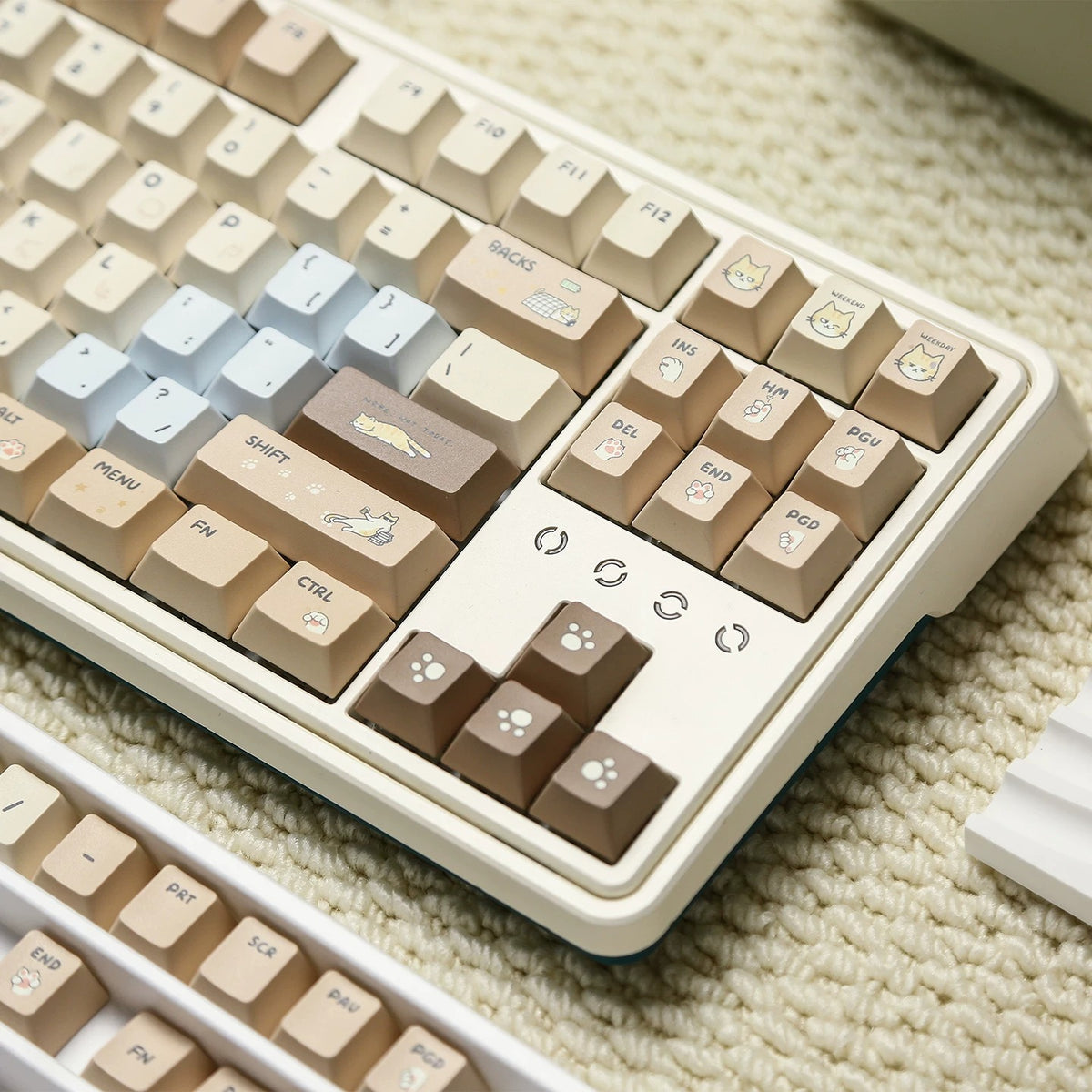 Hachimitu， Cute Cat Theme Design PBT material personalized keycap set, mechanical keyboard replacement decorative keycaps, compatible with 61/64/68/75/84/87/104 key mechanical keyboard