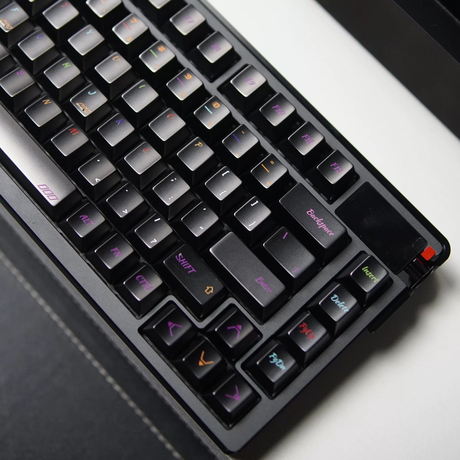 Metal keycap set, black set, colored characters, zinc alloy corrosion-resistant coating, personalized keycap, simple replacement keycap set, metal wear-resistant and non corrosive