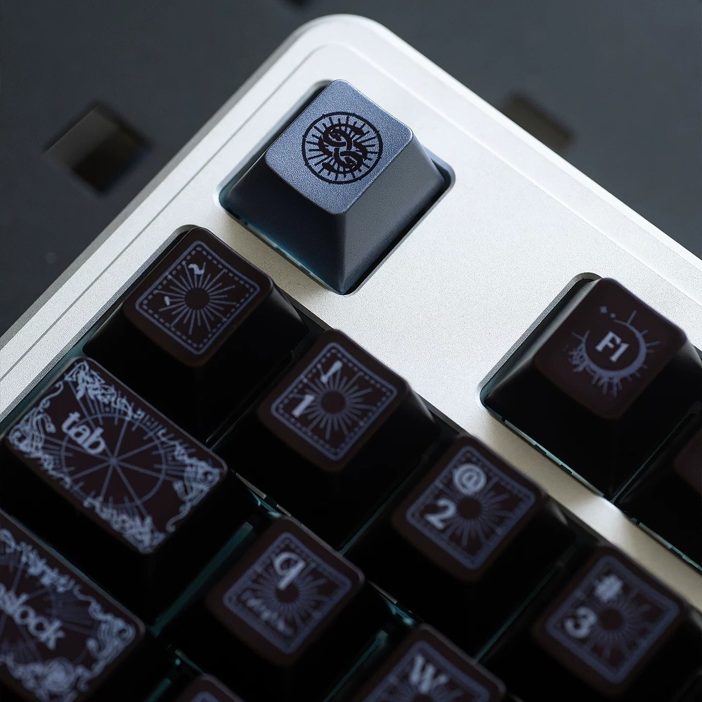 Original design set of dynamic snake theme keycaps, made of PBT material, highly personalized keycap set from the original factory, suitable for 61/64/68/75/84/87/104 key mechanical keyboards in anime and games