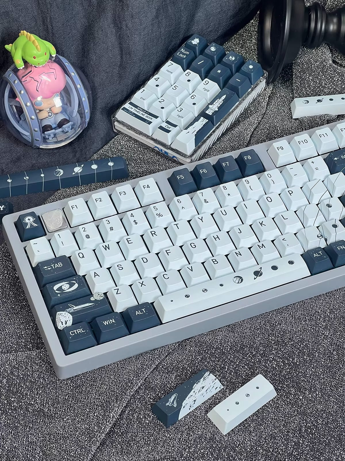 Astronaut Space Series, Apollo Moon Landing Theme PBT material, sublimation， Personalized keycap set, original factory height mechanical keyboard decorative keycap set