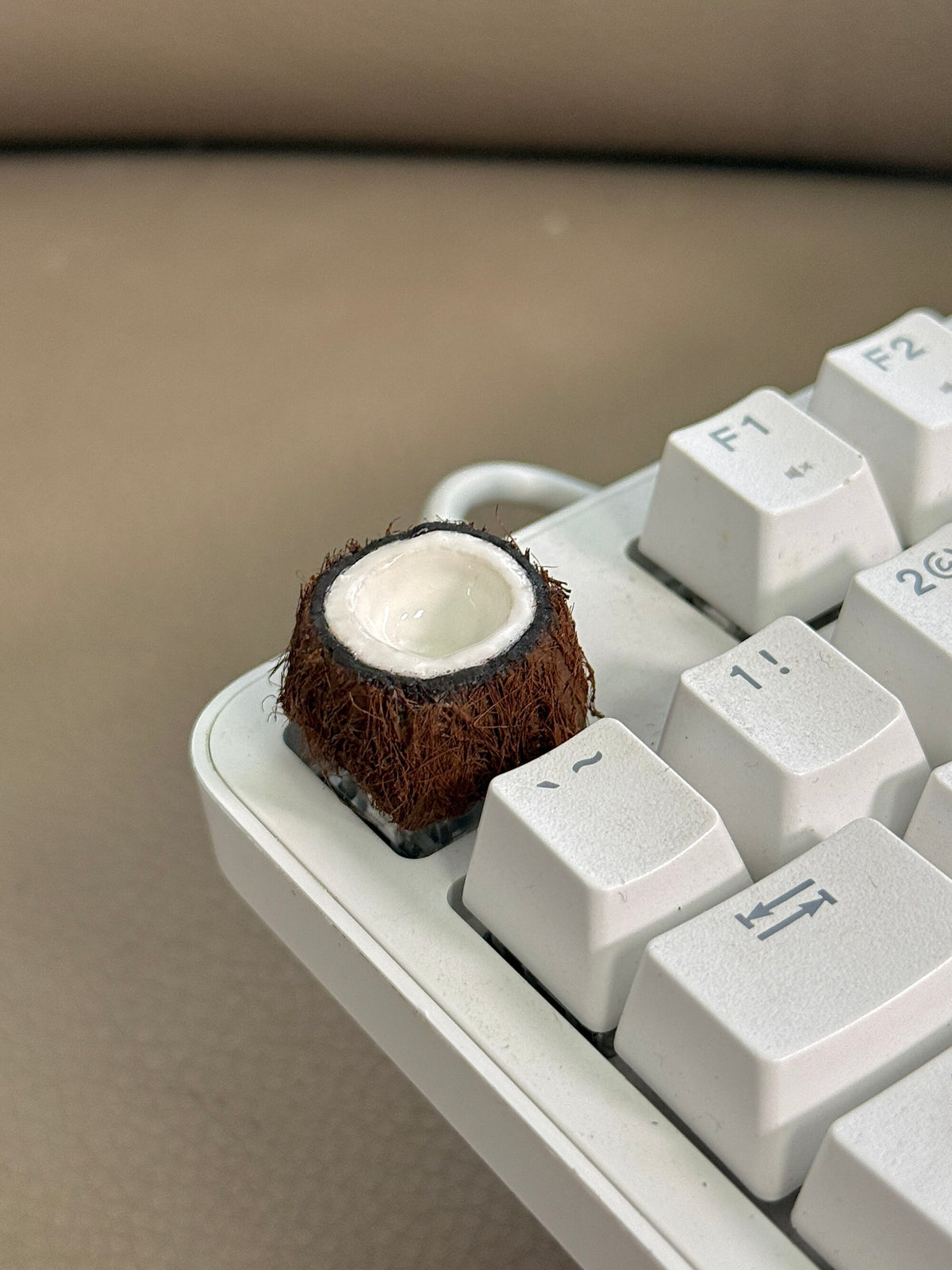 Coconut shaped personalized keycaps, mechanical keyboard fruit creative keycaps, coconut shaped decorative keycaps, keycaps