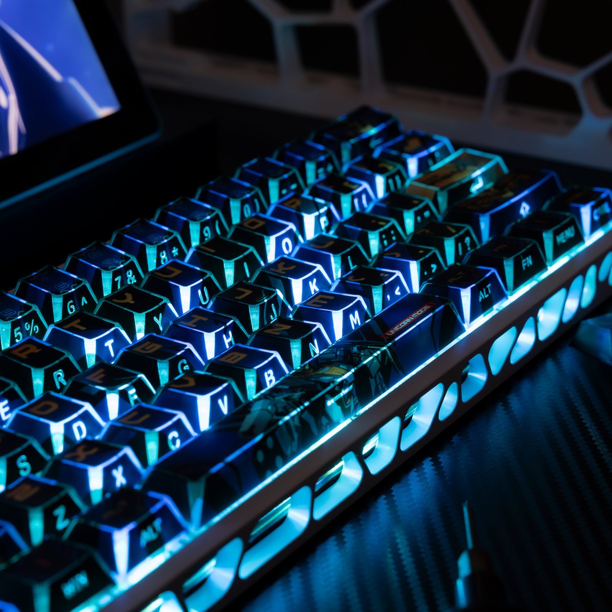 Gundam Theme Series Design Creative Set Keycaps, Light and Shadow Transparent, Folding Transparent Effect personalized keycap set, mechanical keyboard fashionable trend keycap compatible with 61/64/68/75/84/87/104 key mechanical keyboard