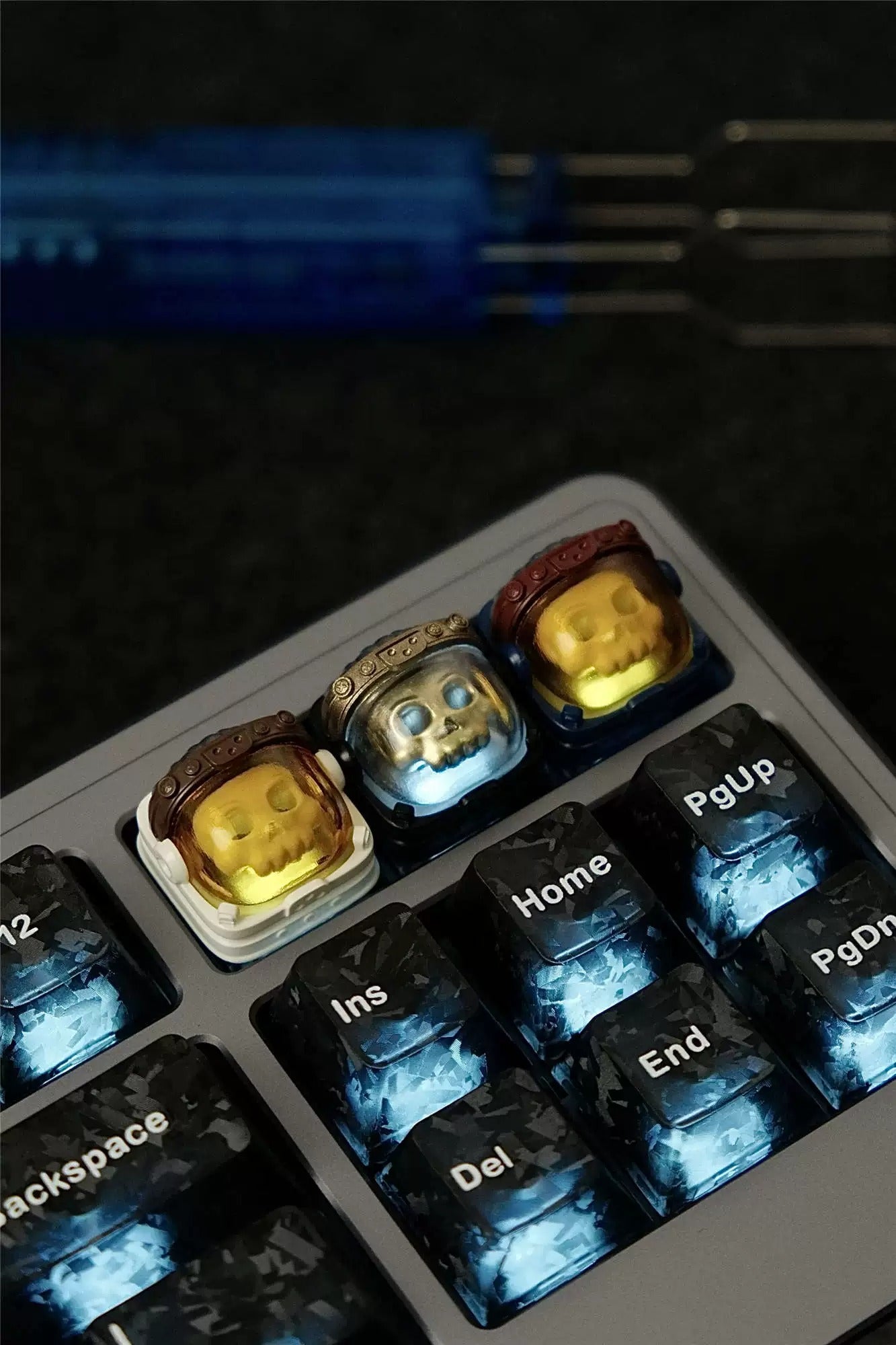 Skeleton Space Man Machine Gun Soldier Personalized Keycaps, Original Design Resin Material Mechanical Keyboard Decorative Keycaps, Cartoon Art Keycaps