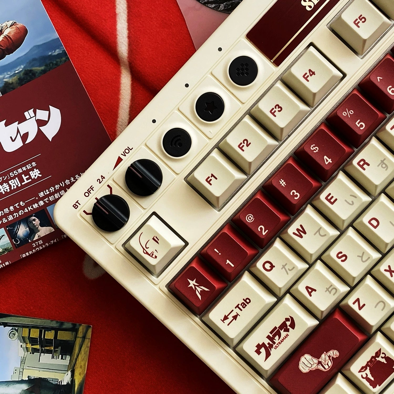 Ultraman series, first generation Ultraman themed personalized keycap set, available in red/black, PBT material original factory highly personalized keycap set, anime and game themed keycaps, suitable for 61/64/68/75/84/87/104 key mechanical keyboards.