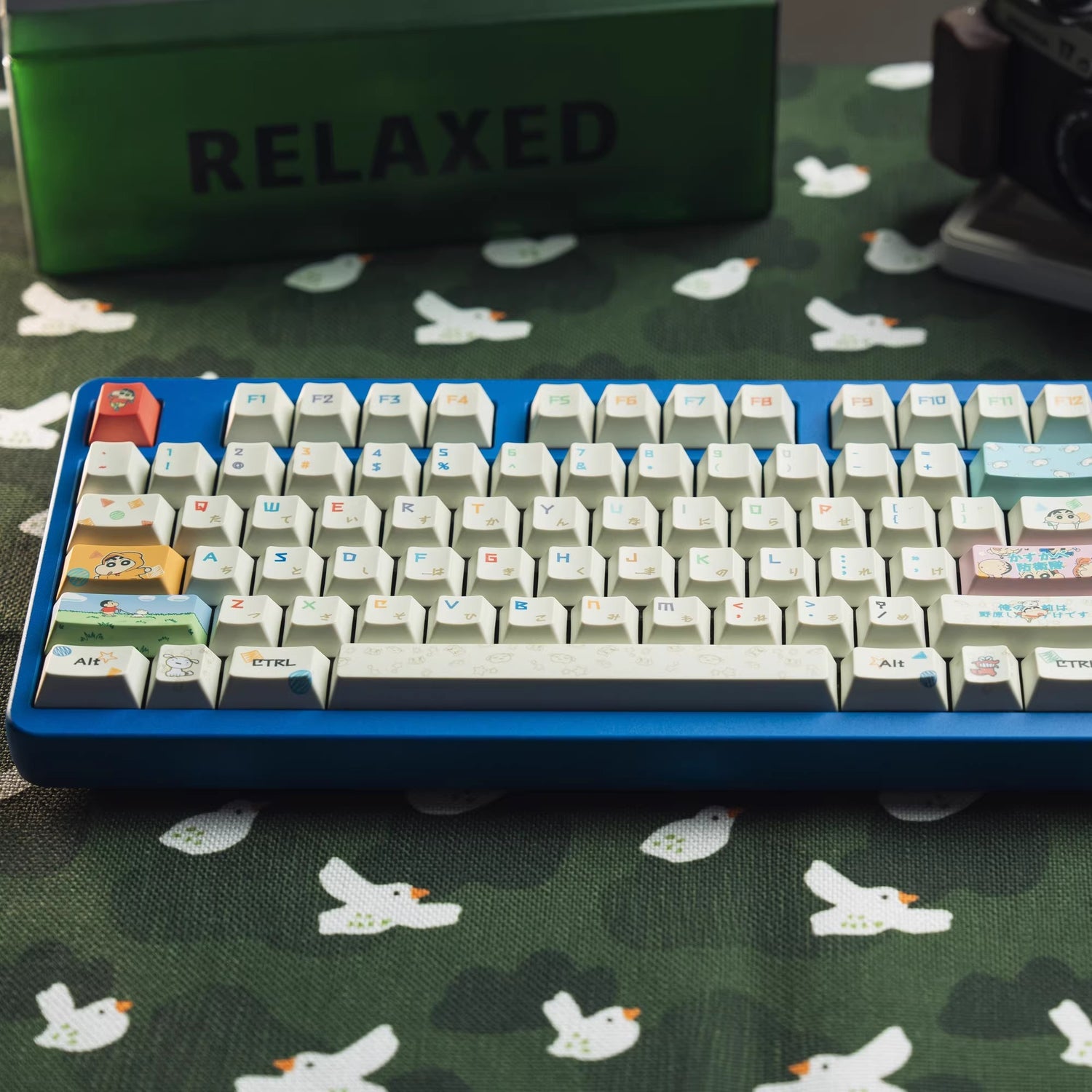 Crayon Shin chan themed personalized keycap set, made of PBT material, original high PBT full five sided heat sublimation cartoon keycap