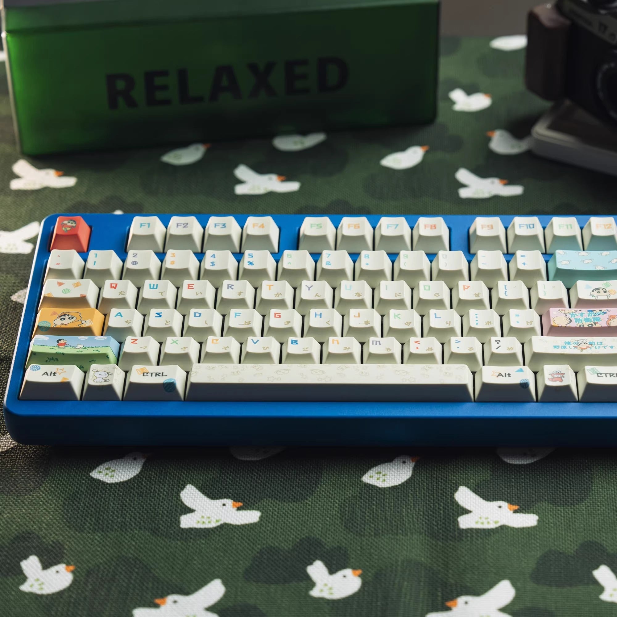 Crayon Shin chan themed personalized keycap set, made of PBT material, original high PBT full five sided heat sublimation cartoon keycap