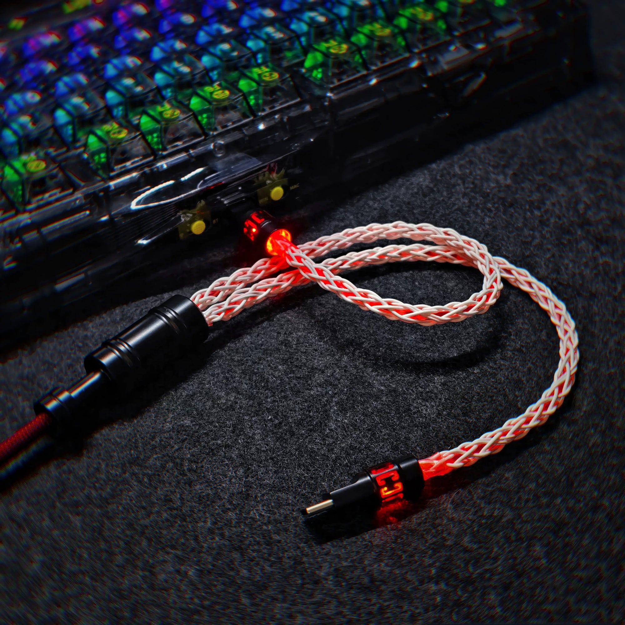 Customized manual data cable for mechanical keyboard, split into two e-sports aviation plug cables, dual 8K luminous data cables, magnetic axis mechanical keyboard