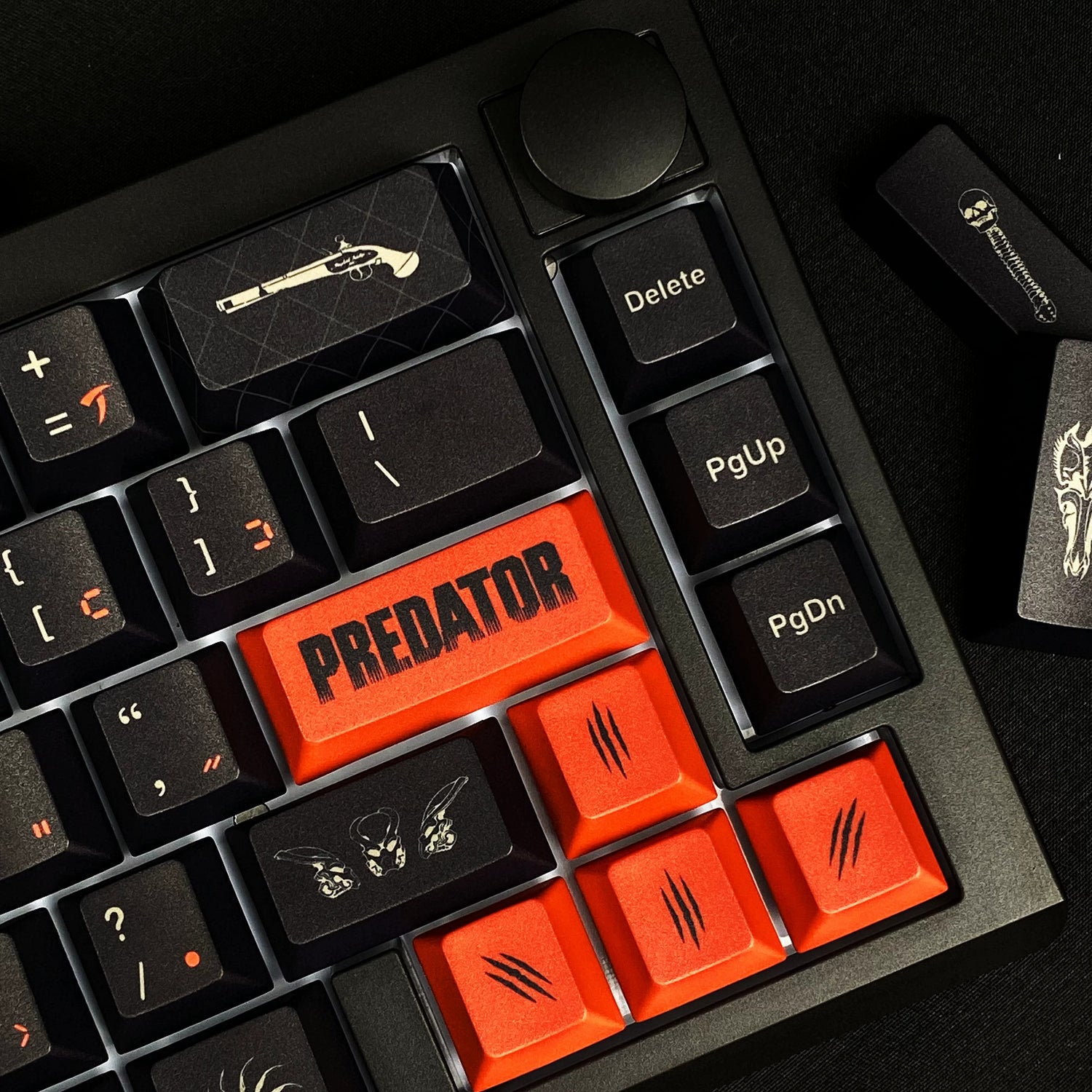 The Predator theme design replaces keycaps, PBT material material personalized keycap set, Anime movie keycap set, compatible with 61/64/68/75/84/87/104 mechanical keyboard replacement keycap