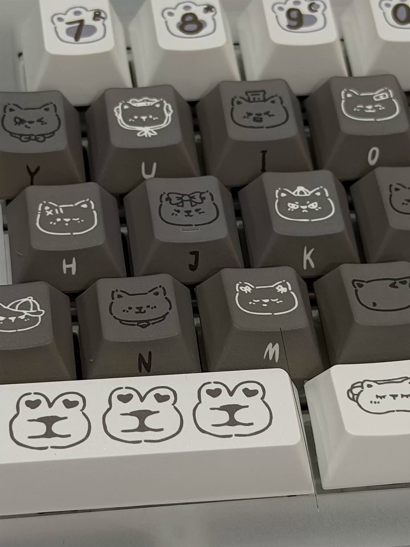 Emotional kitten theme design simple keycap replacement set, custom set personalized keycap series，PBT material, Original factory height, compatible with 61/64/68/75/84/87/104 mechanical keyboard keycap set