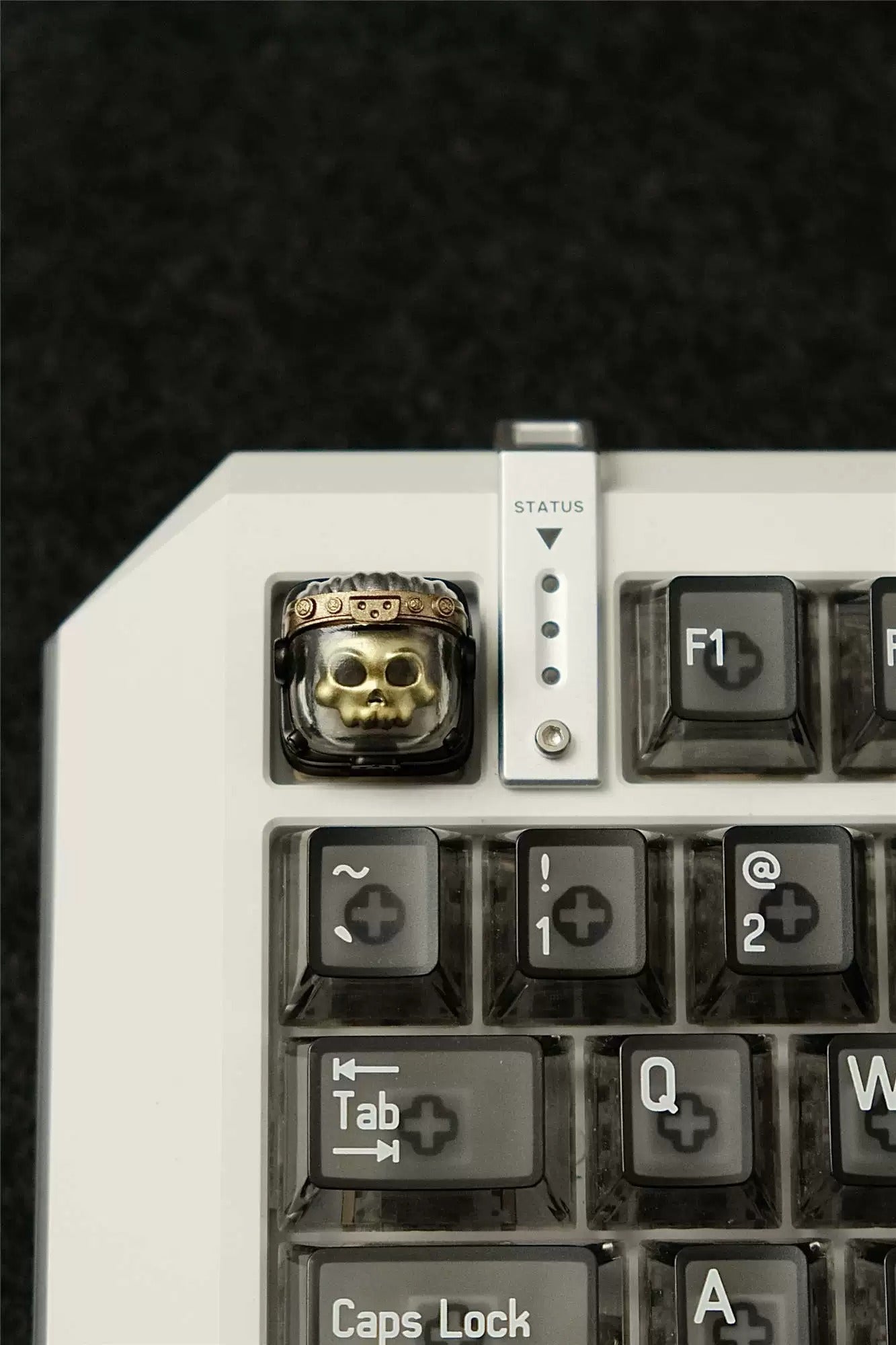 Skeleton Space Man Machine Gun Soldier Personalized Keycaps, Original Design Resin Material Mechanical Keyboard Decorative Keycaps, Cartoon Art Keycaps